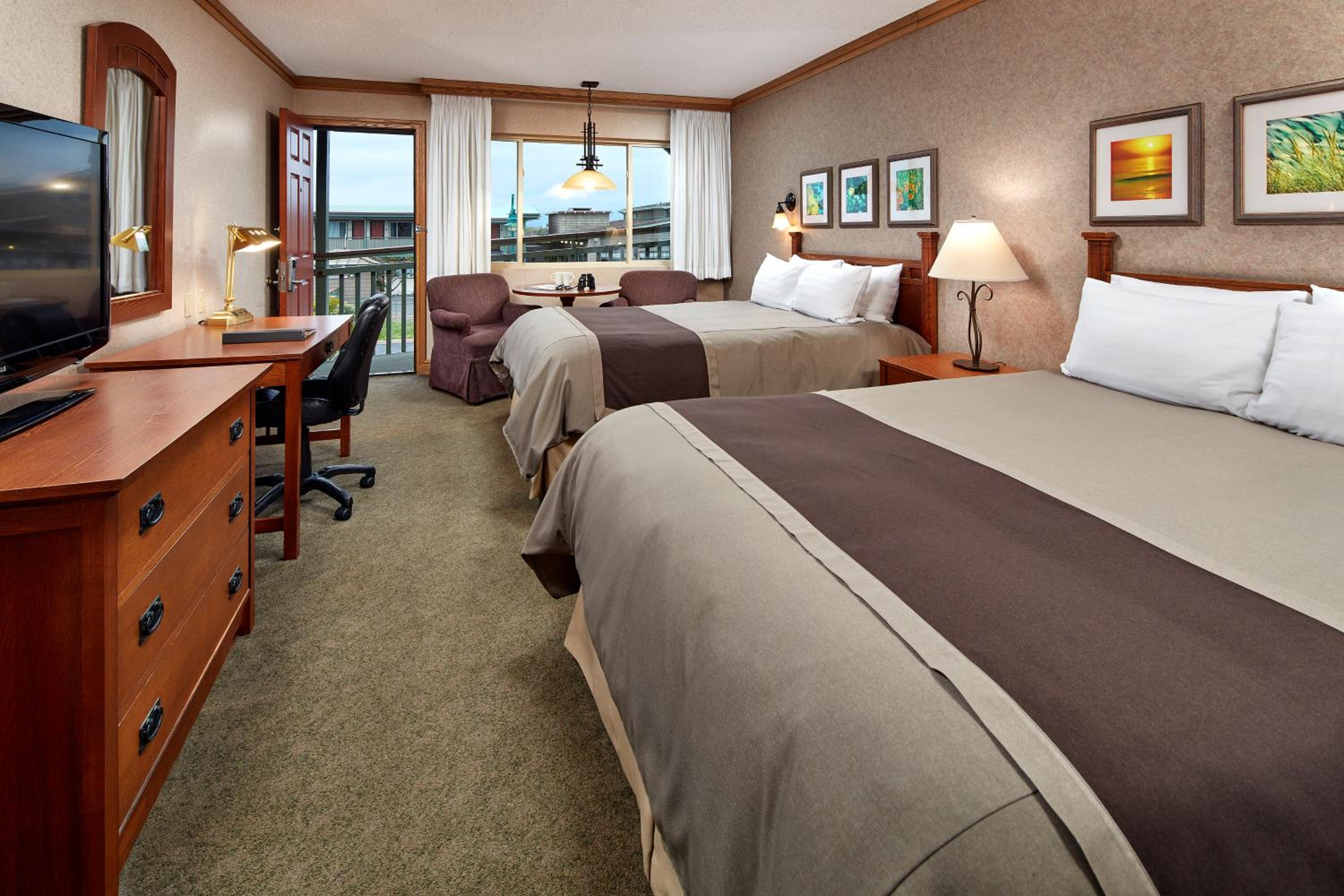 Standard Queen Room with Two Queen Beds at Cavalier Oceanfront Resort in San Simeon