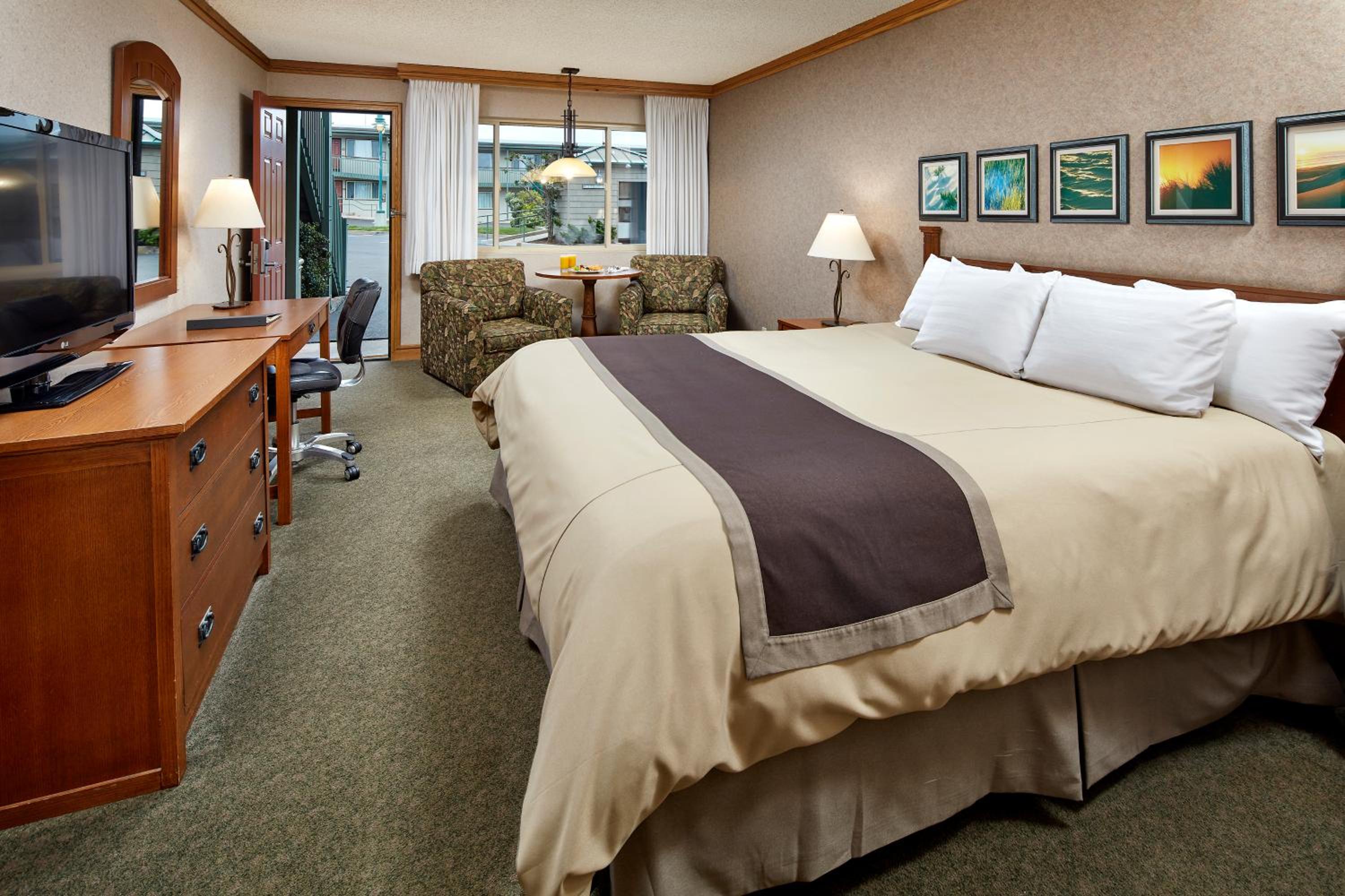 Standard King Room - Disability Access at Cavalier Oceanfront Resort in San Simeon