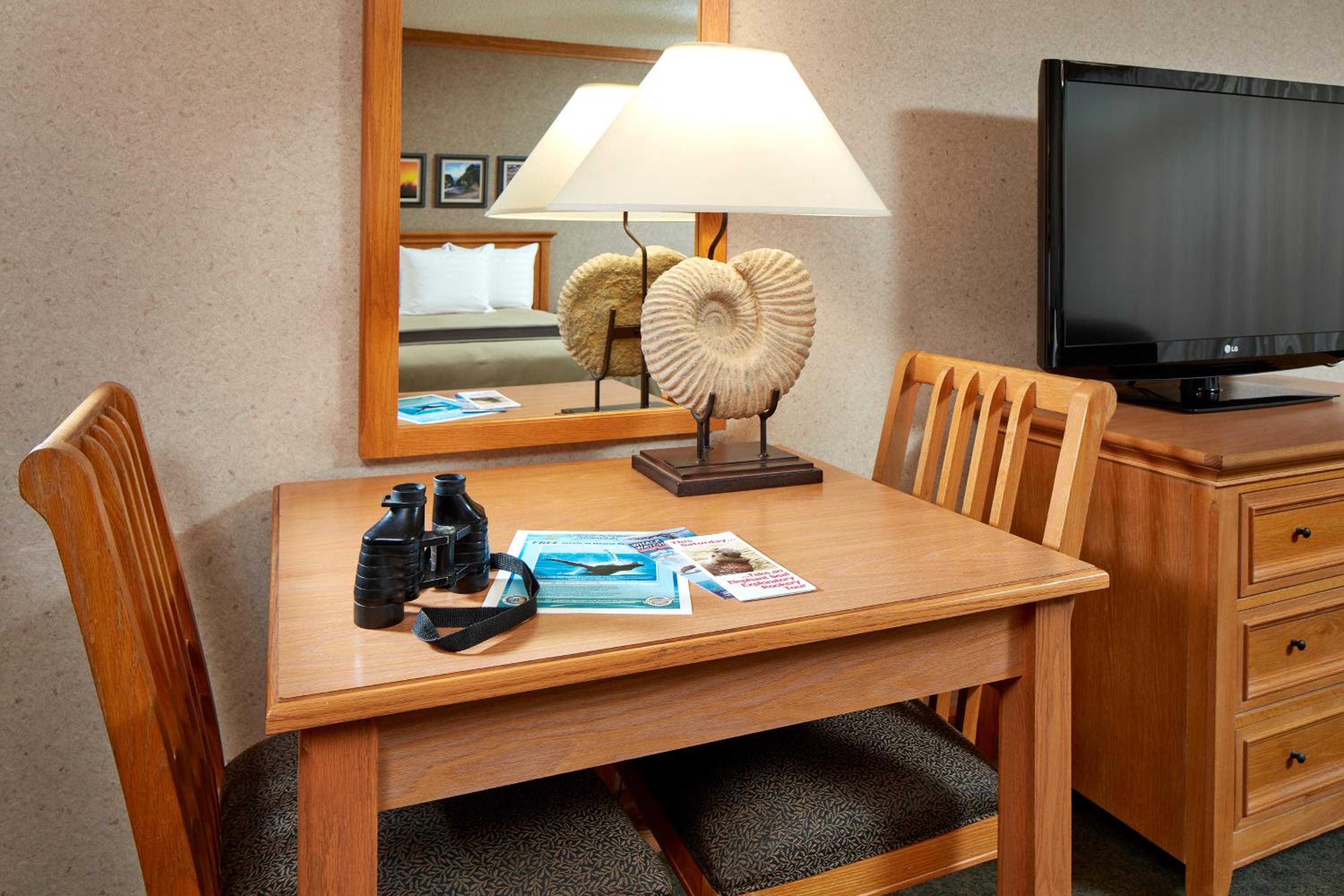 Deluxe King Room with Fireplace at Cavalier Oceanfront Resort in San Simeon