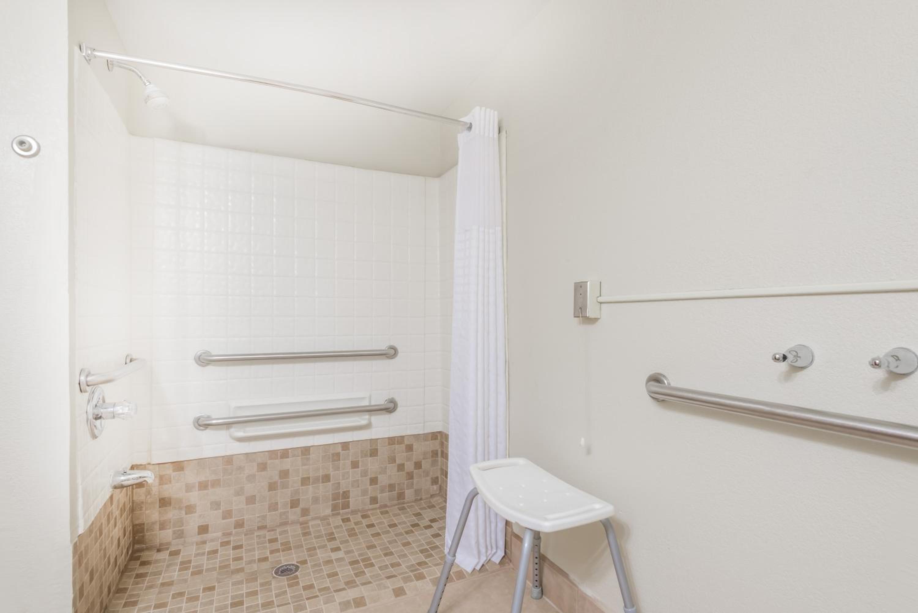King Room - Disability Access/Non-Smoking - Photo 3