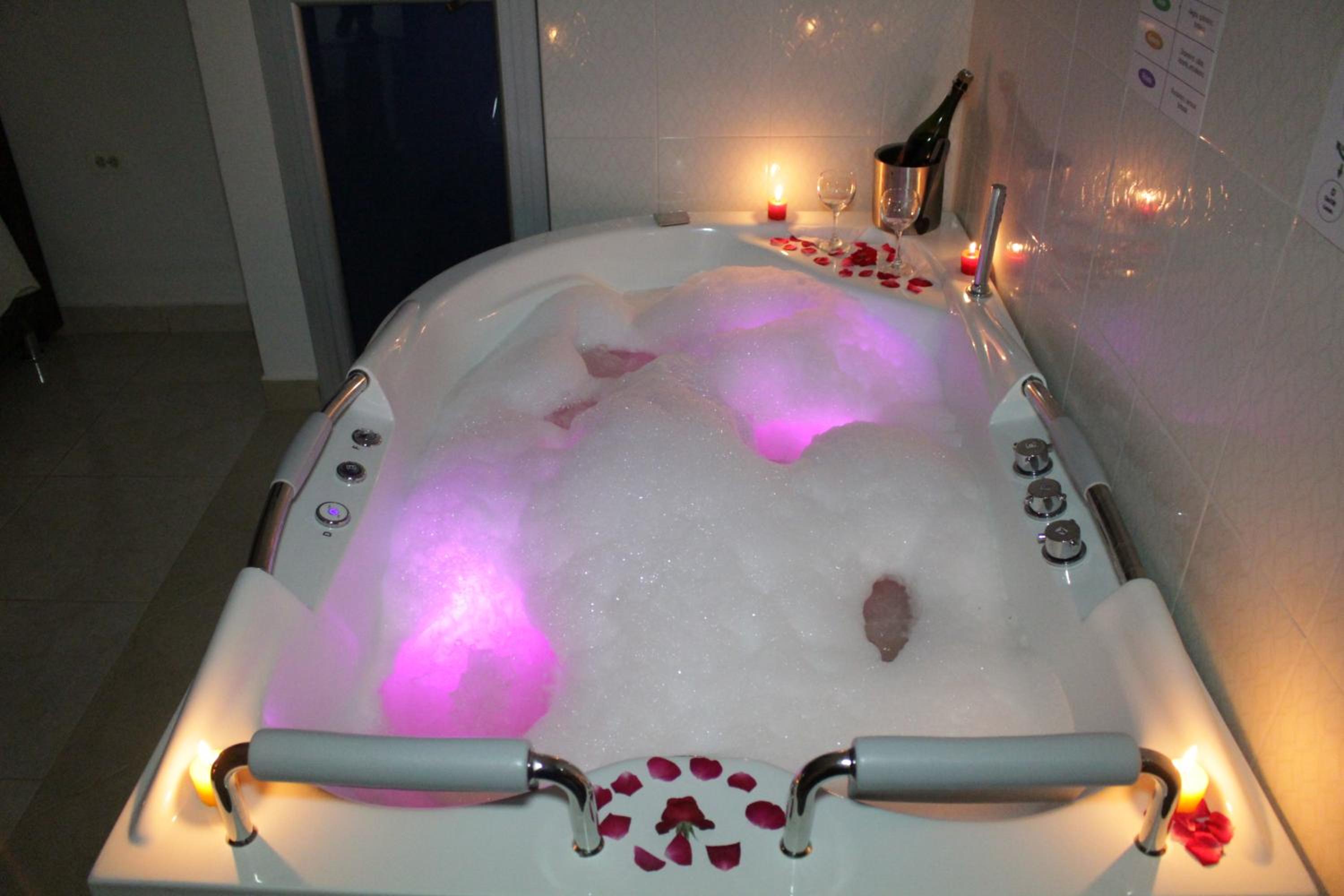 Deluxe Double Room with Bath photo 3