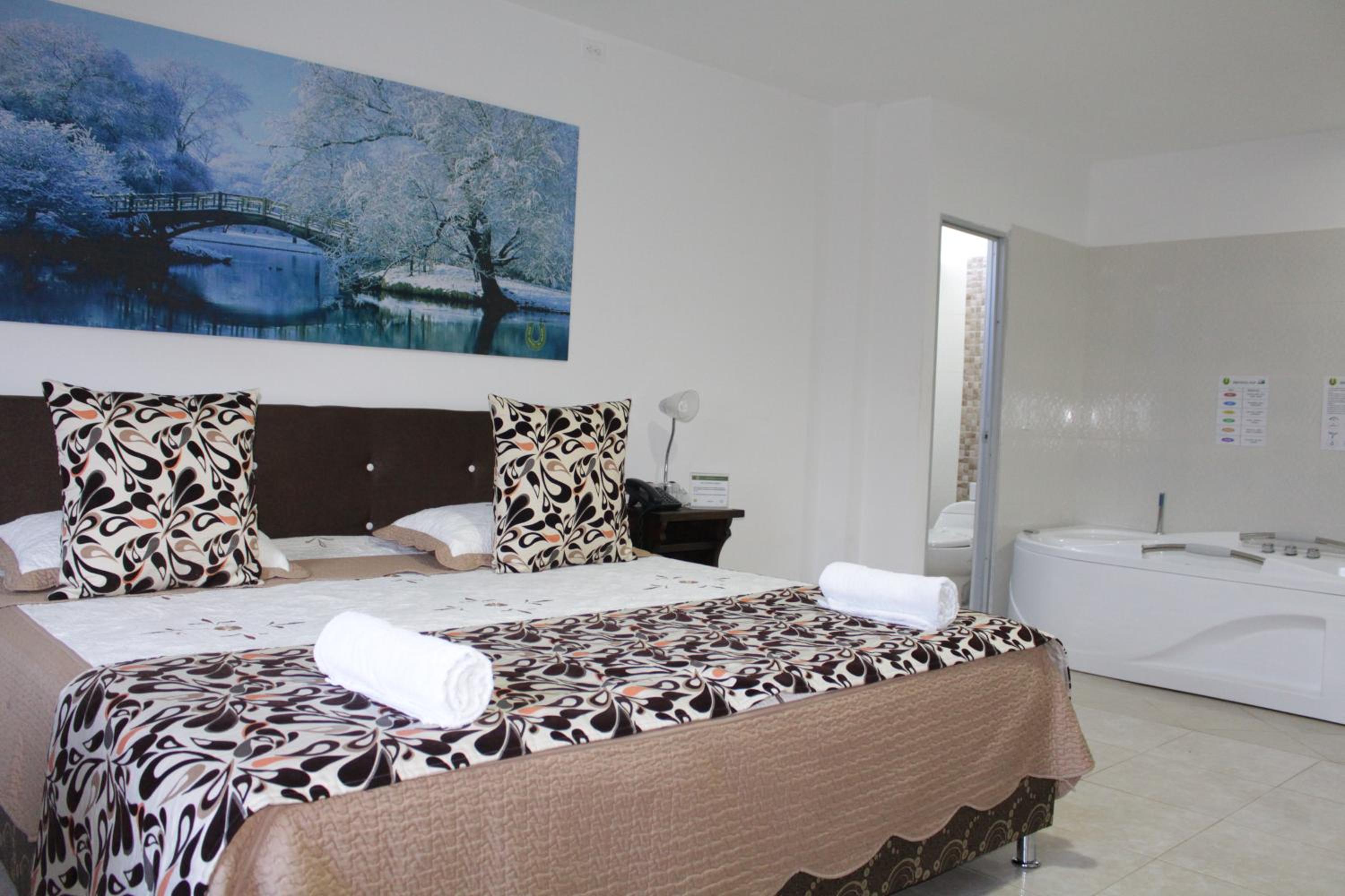 Deluxe Double Room with Bath photo 2