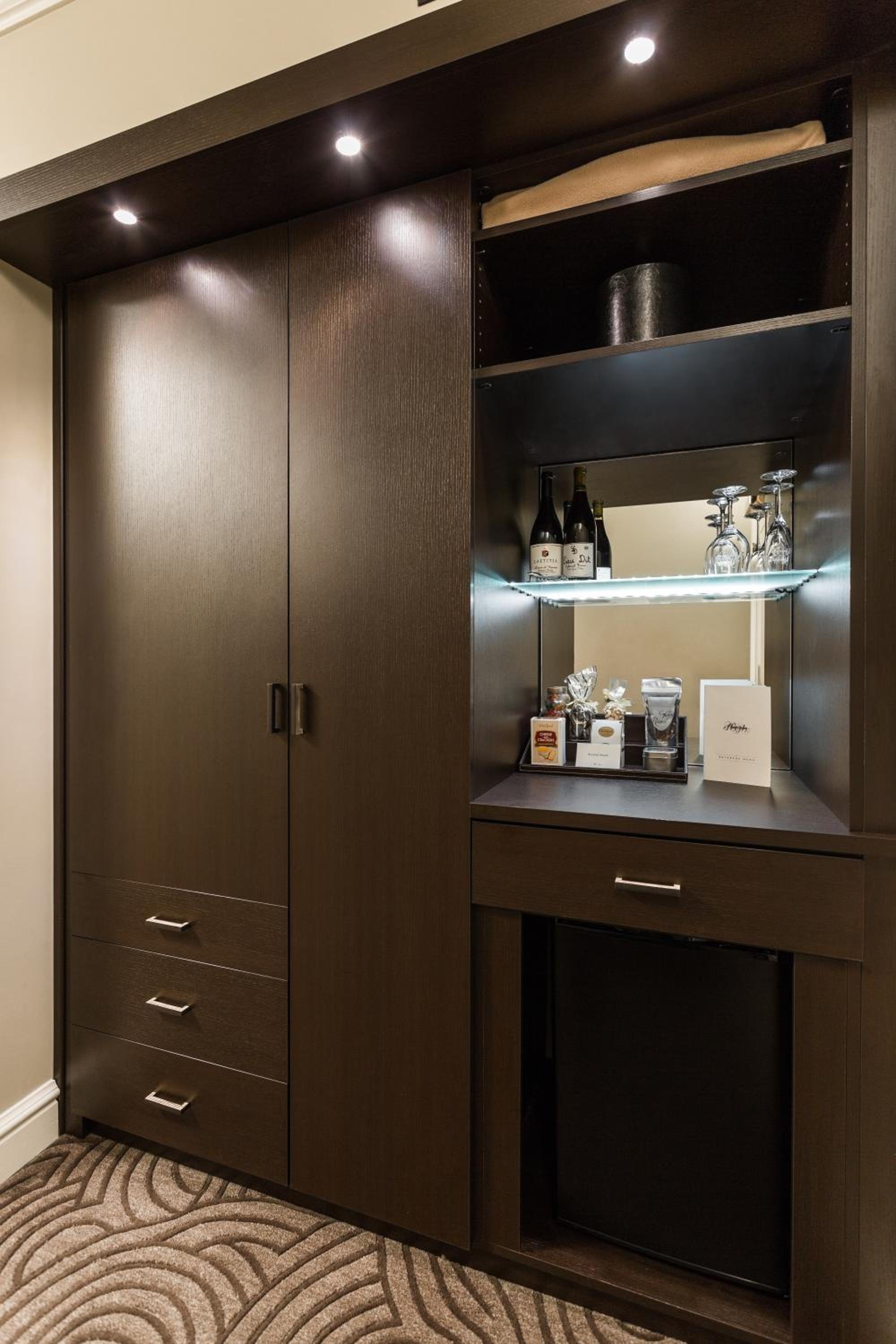 Superior King Suite - Photo 5
