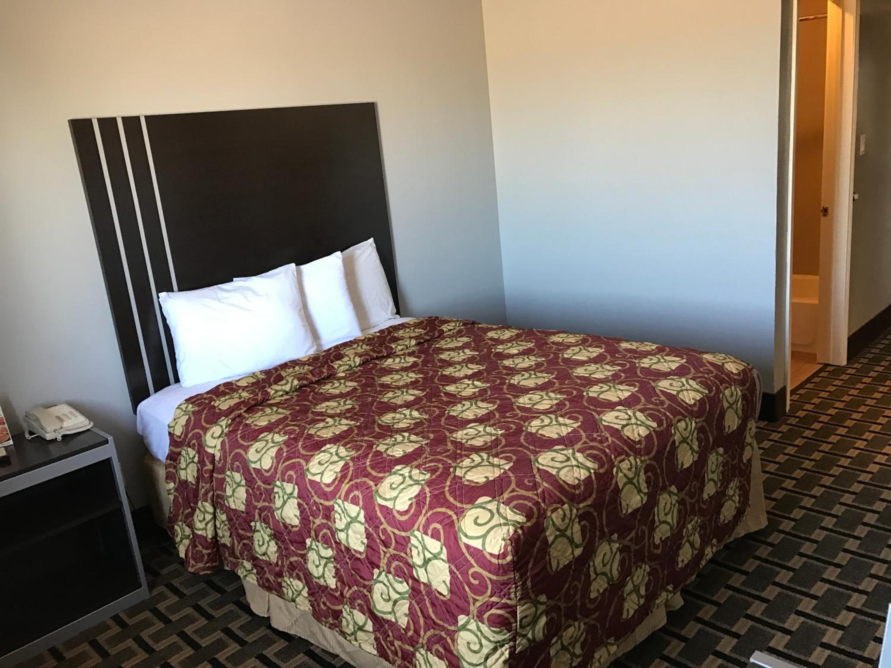 Standard Queen Room - Photo 1