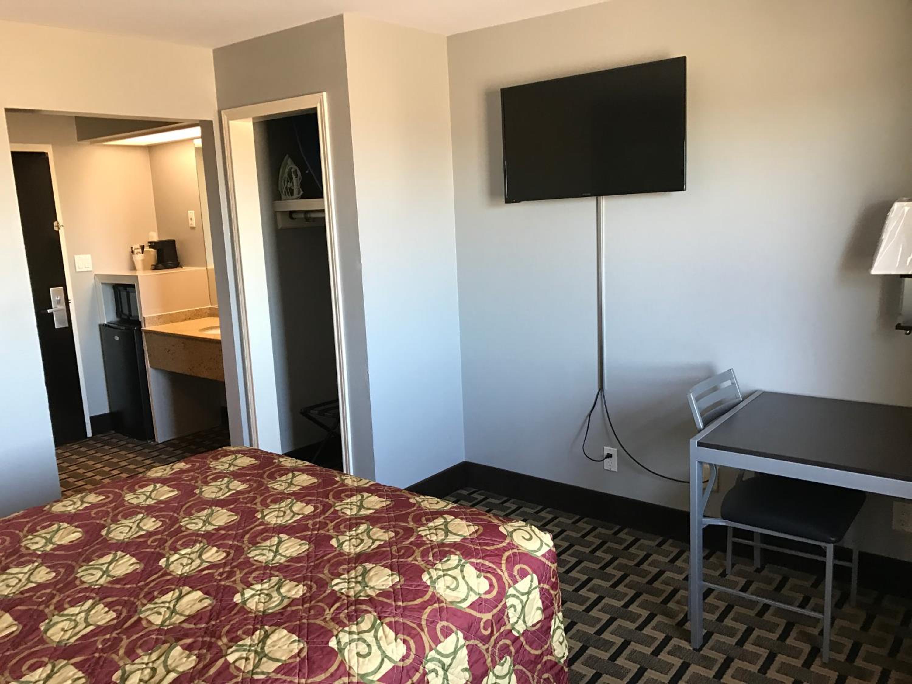 Standard Queen Room - Photo 18
