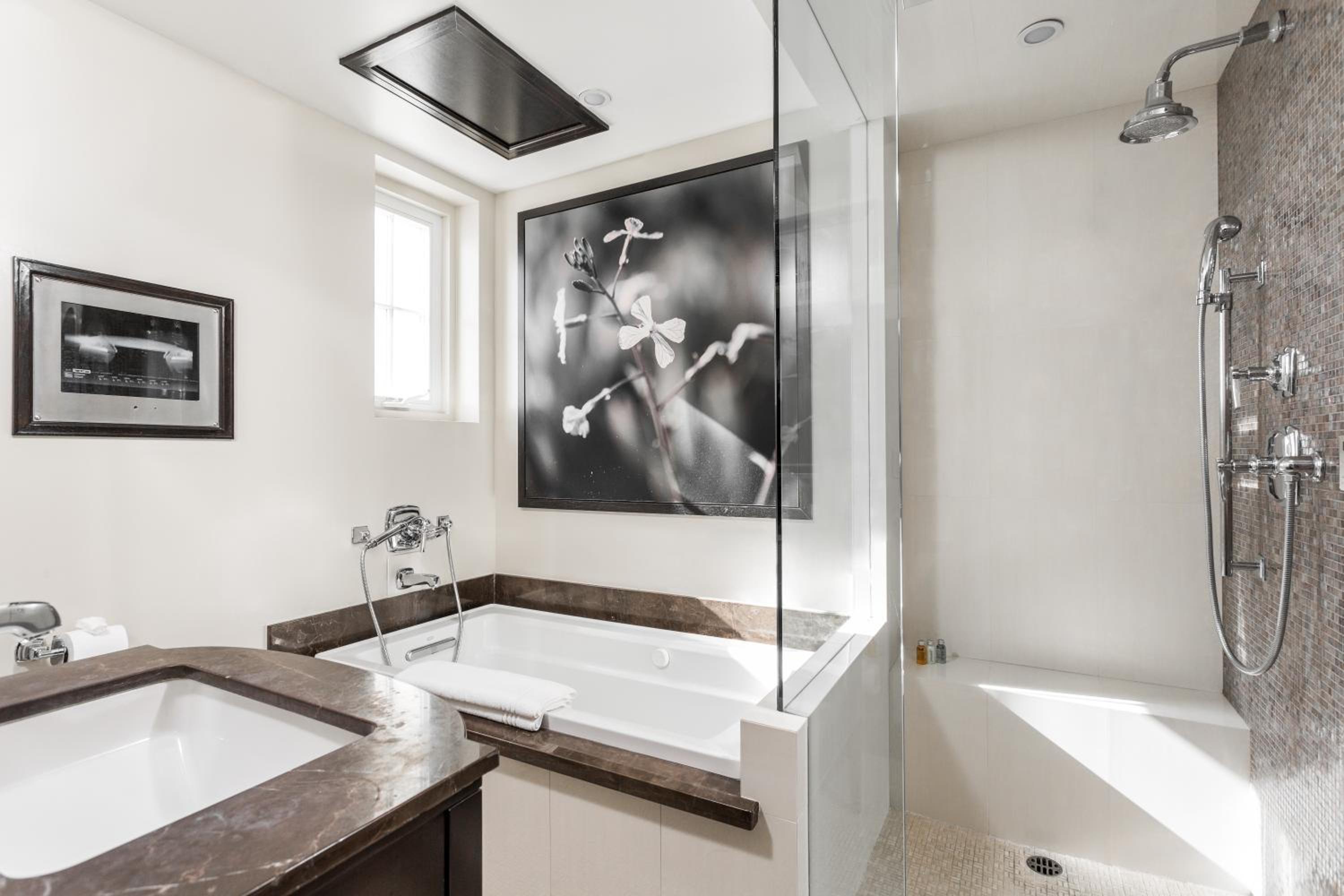 Tower Suite - Photo 4
