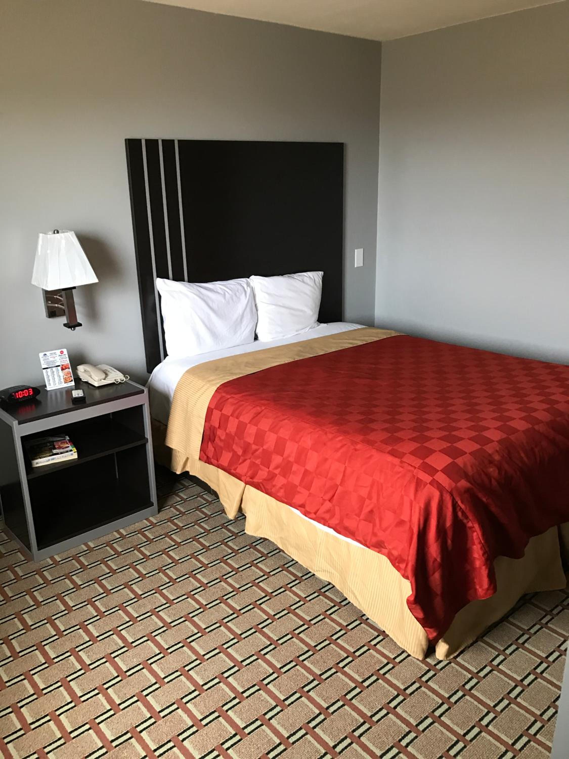 Standard Queen Room - Photo 12