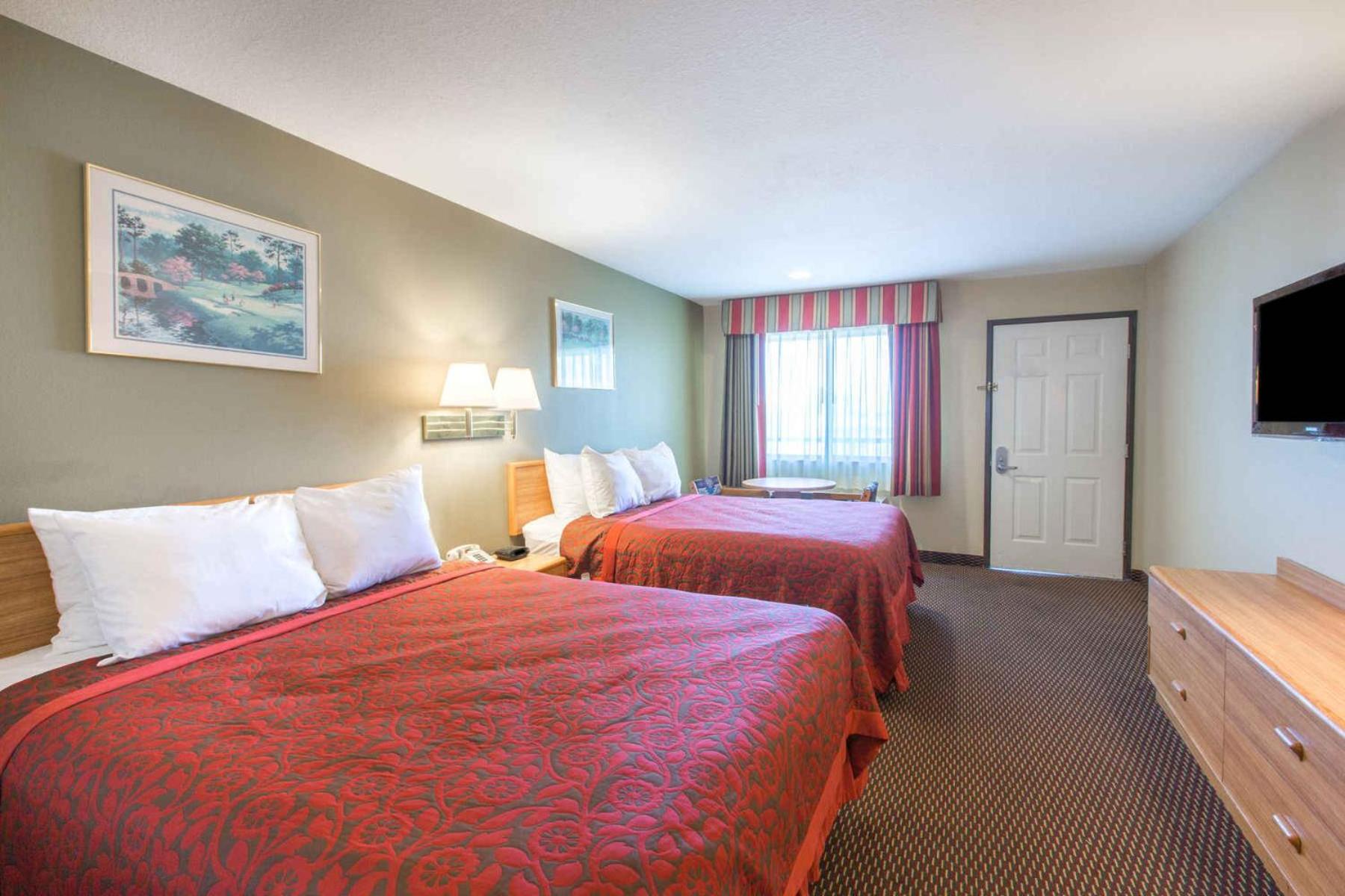 Queen Room with Two Queen Beds - Non-Smoking - Photo 1