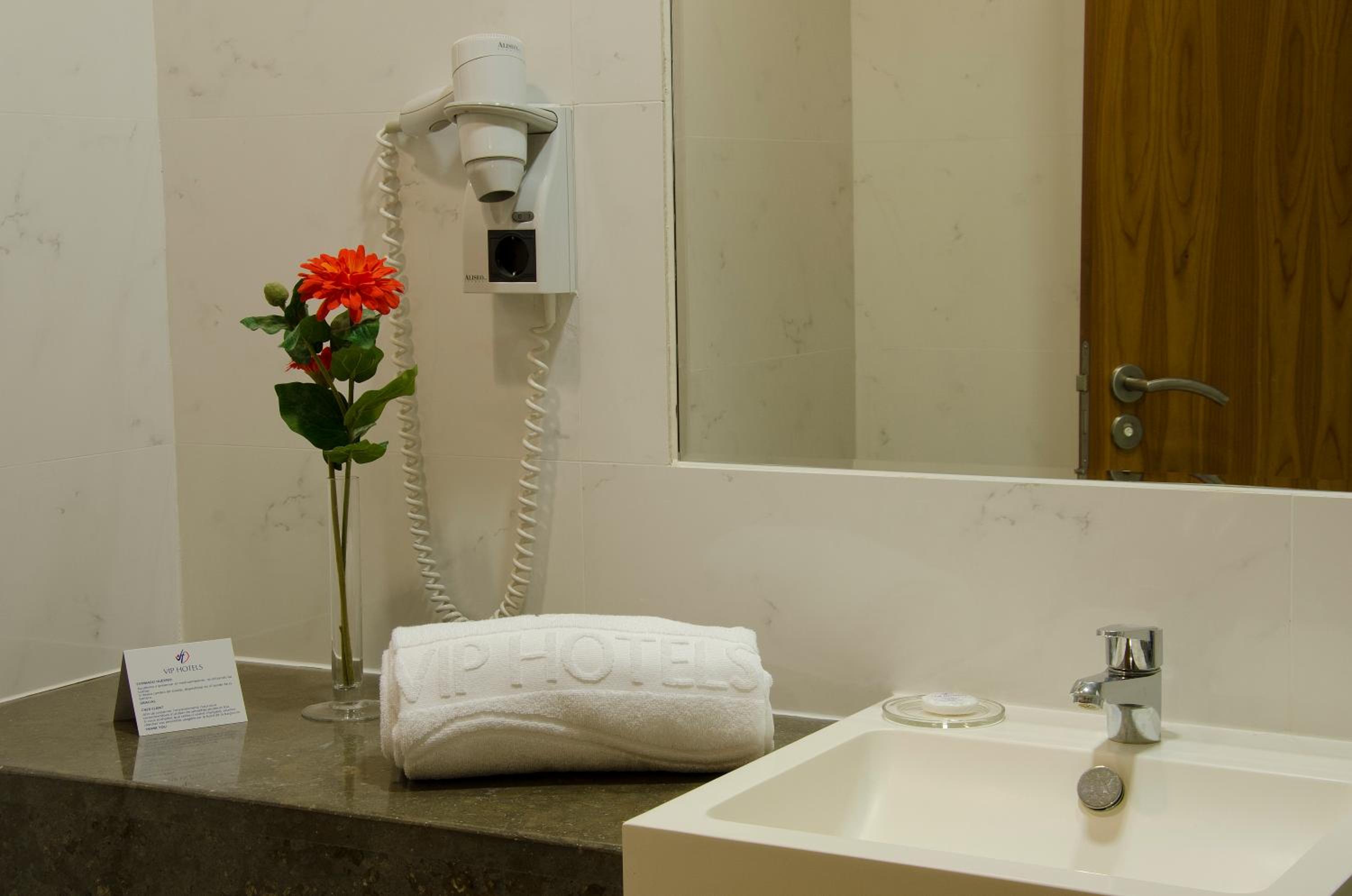 Double or Twin Room - Photo 2