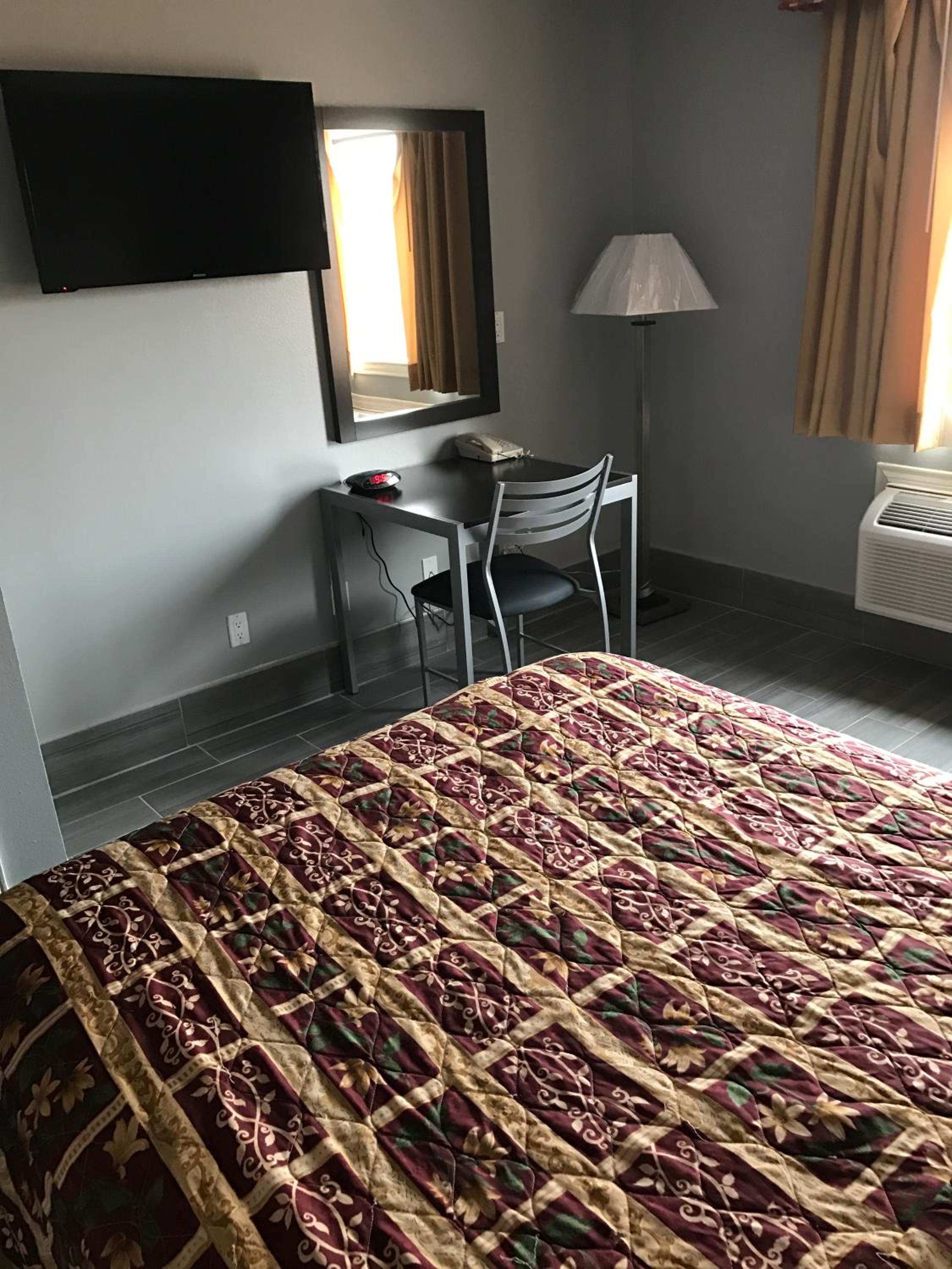 Standard Queen Room - Photo 14