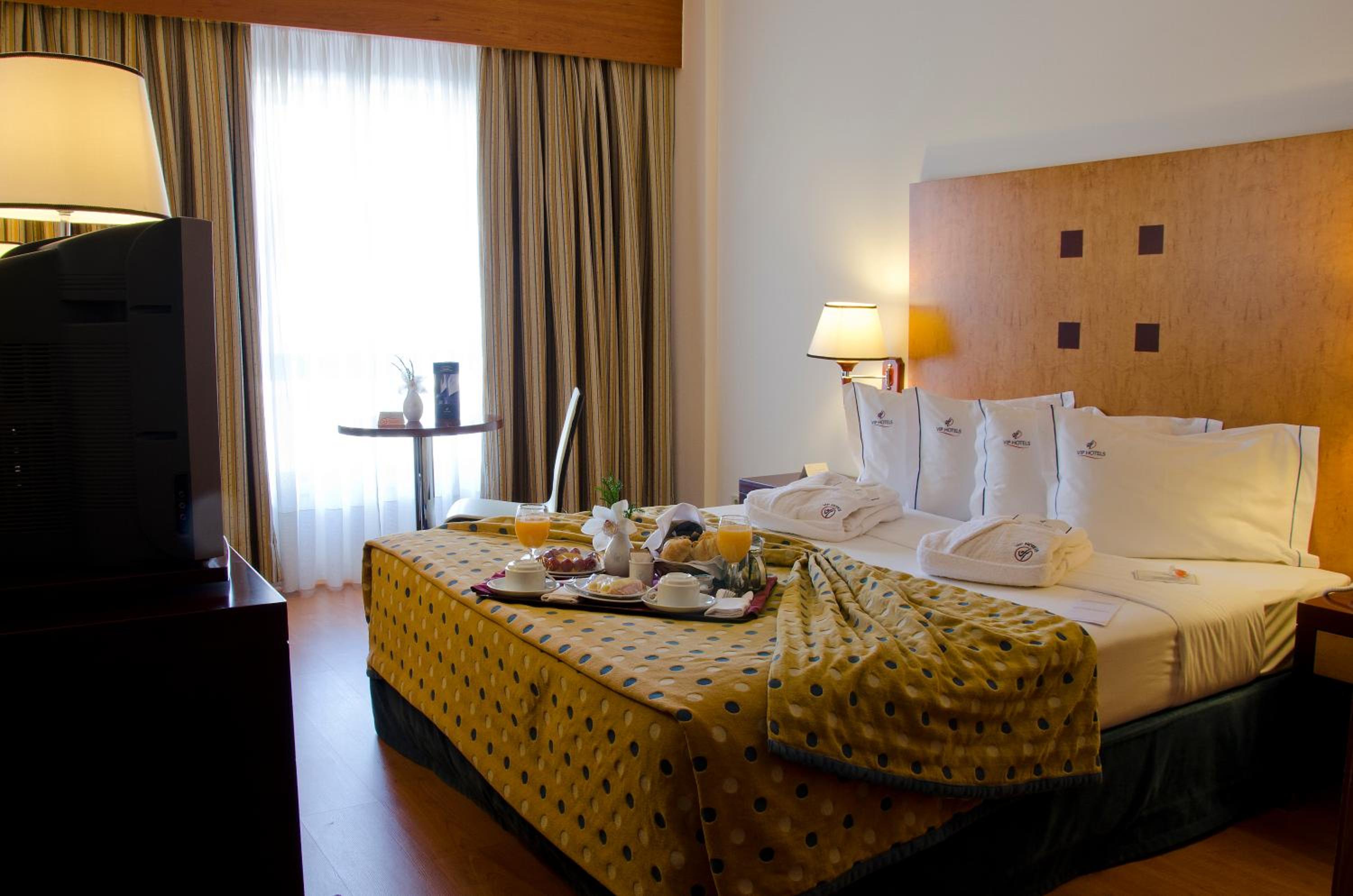 Single Room thumbnail 5
