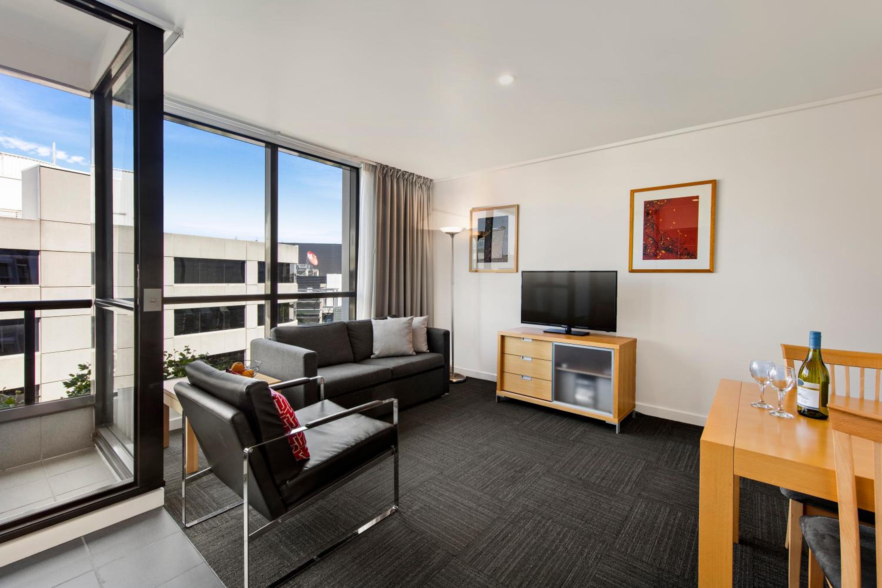 One-Bedroom Apartment - Photo 2