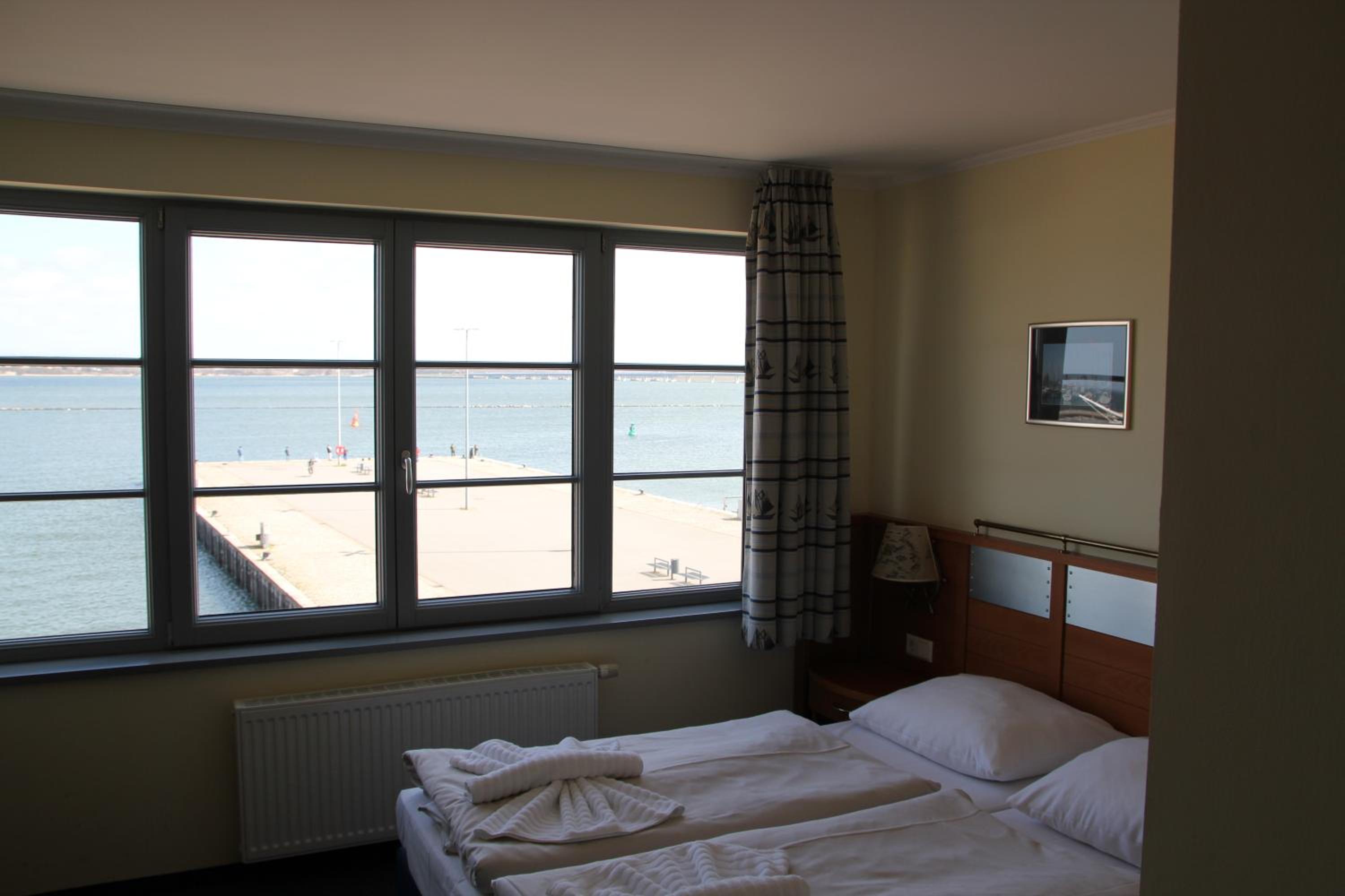 Single Room Sea View thumbnail 5