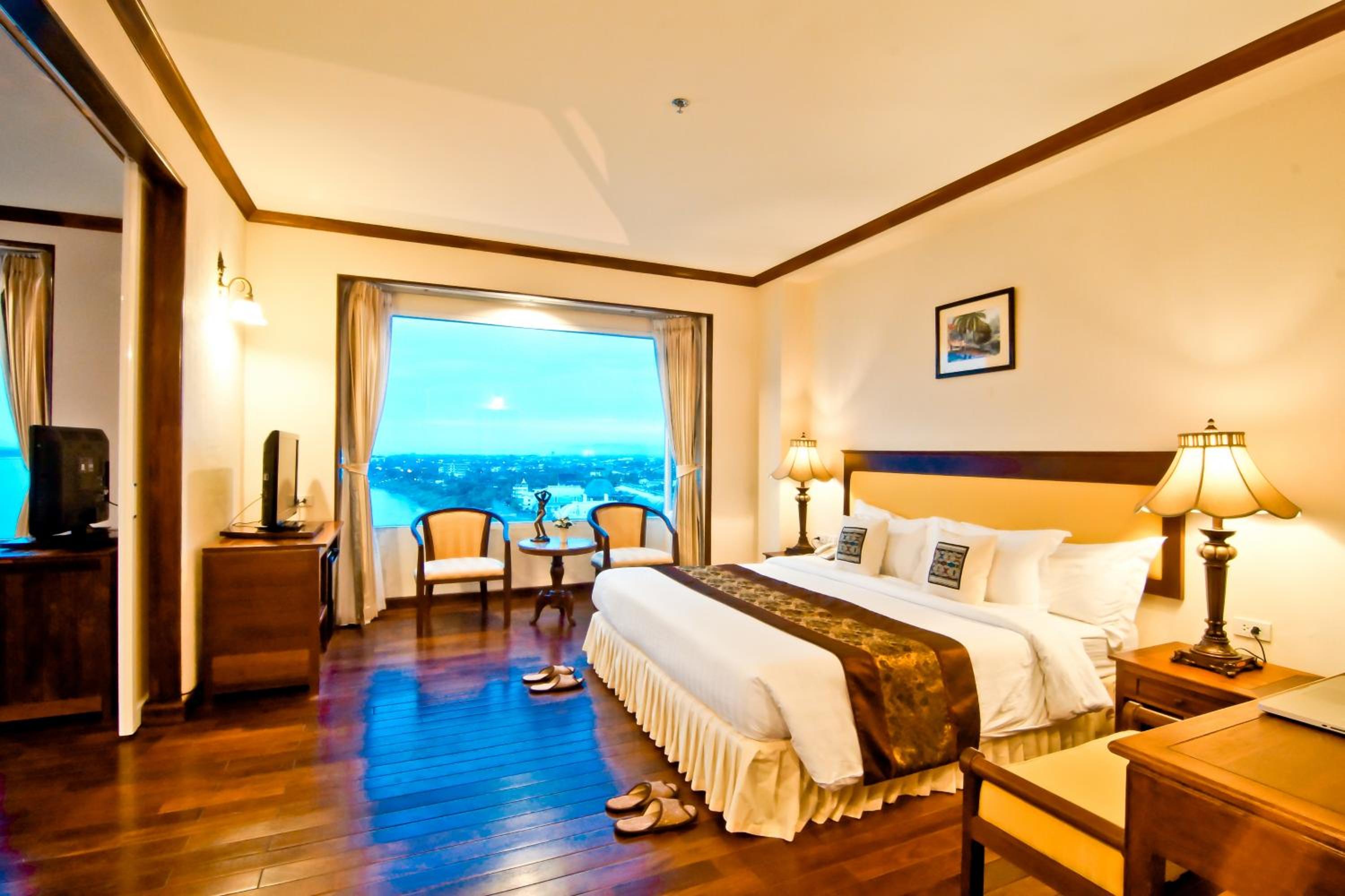 One-Bedroom Suite with River View