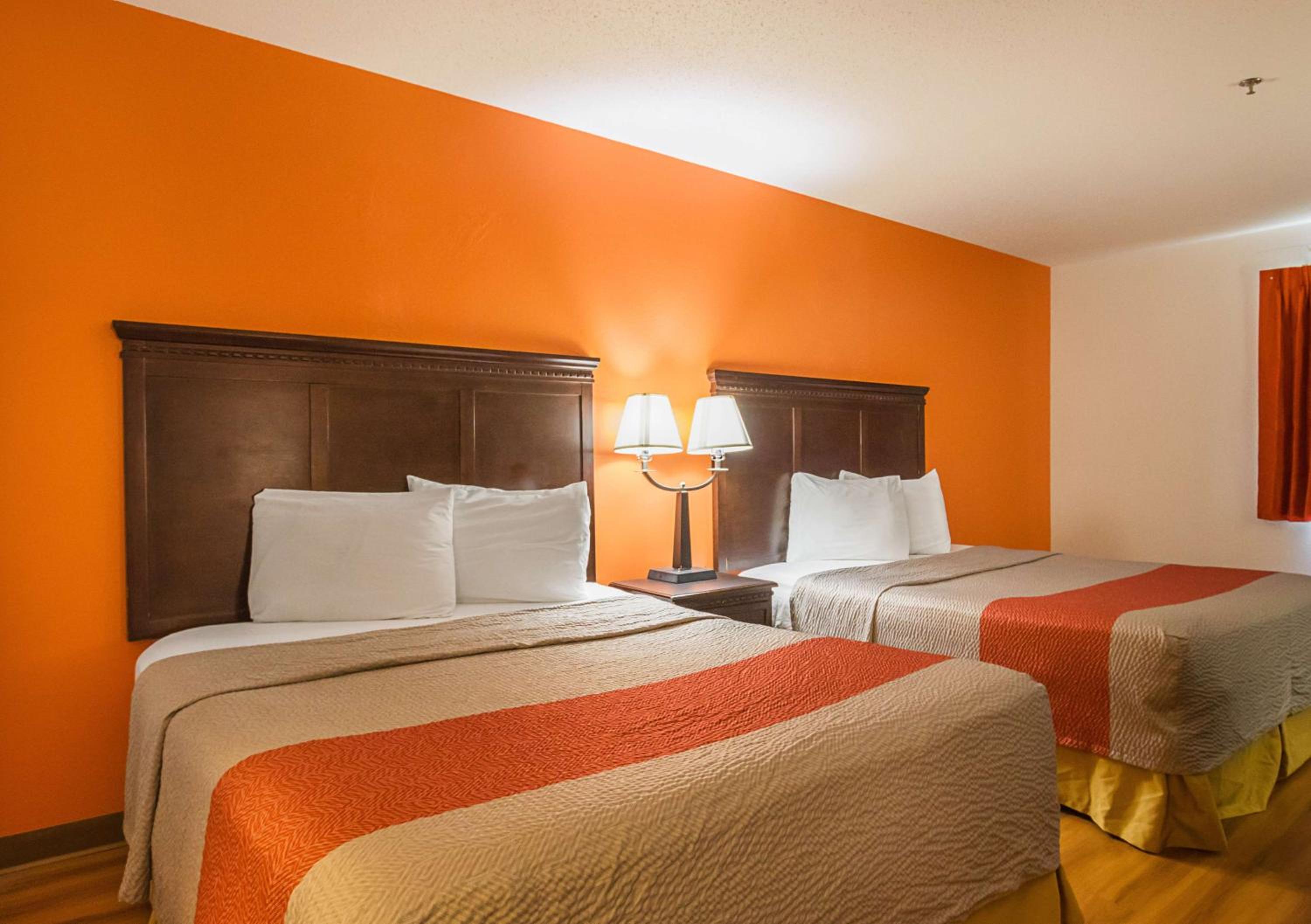 Queen Room with Two Queen Beds - Non-Smoking - Photo 1