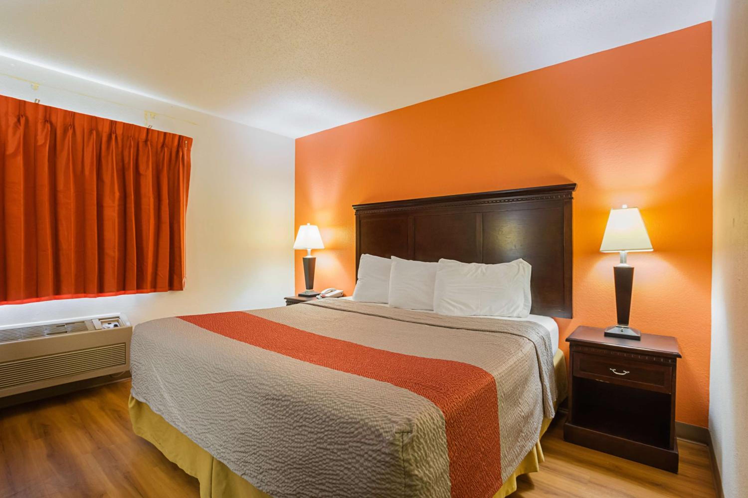 King Room - Non-Smoking - Photo 1