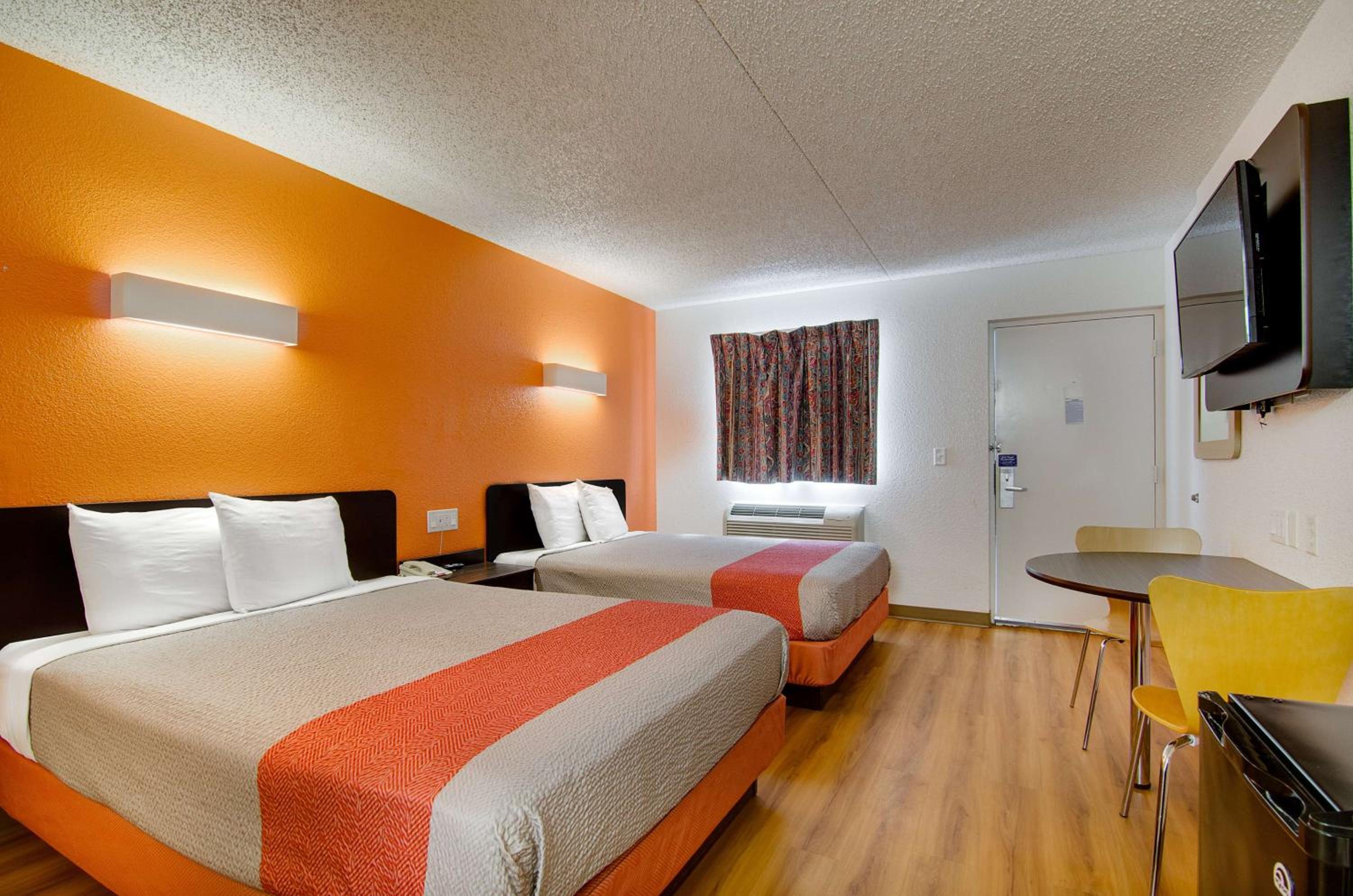 Quadruple Room - Non-Smoking photo 2