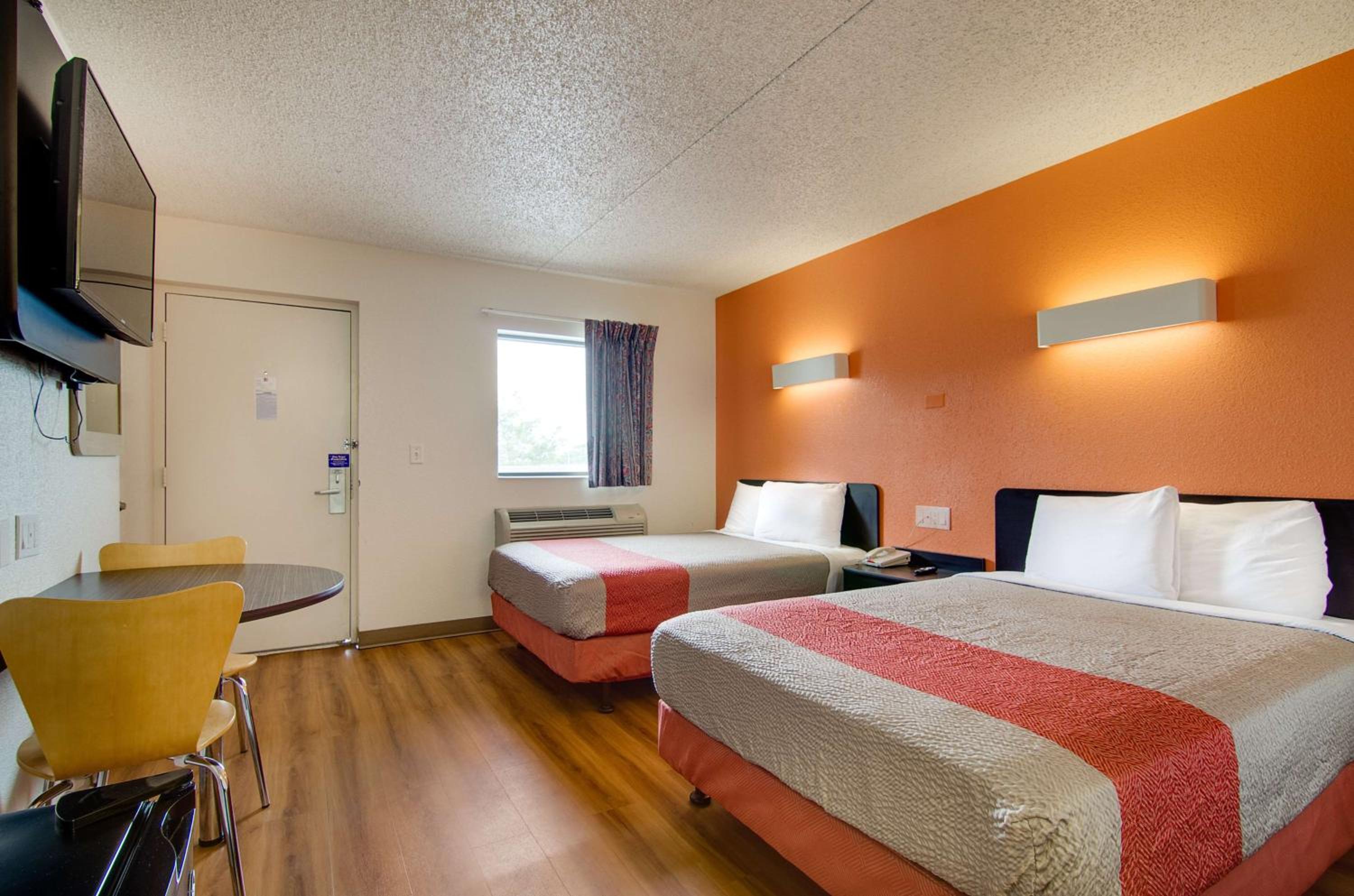 Quadruple Room - Non-Smoking photo 3