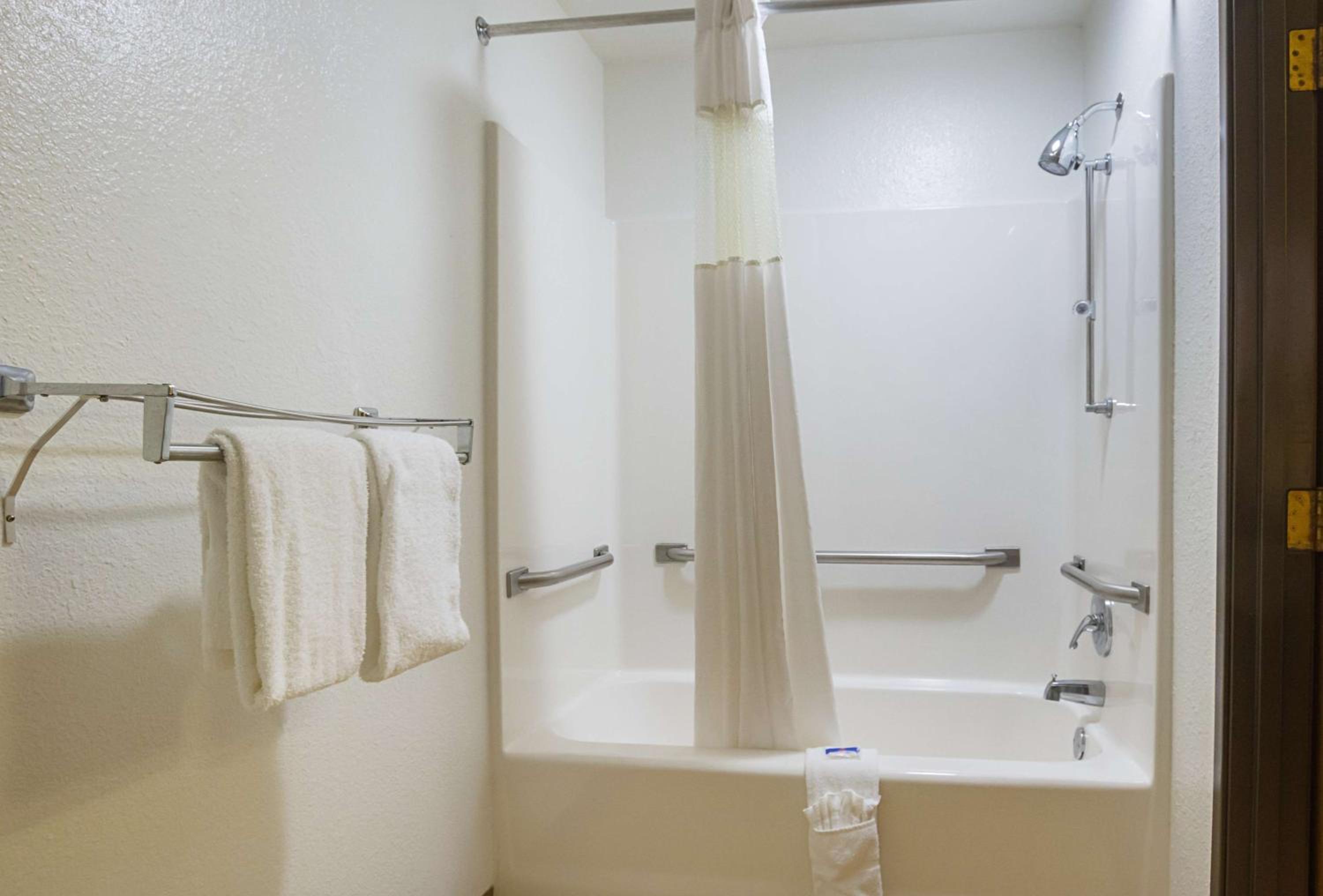 King Room - Disability Access - Non-Smoking