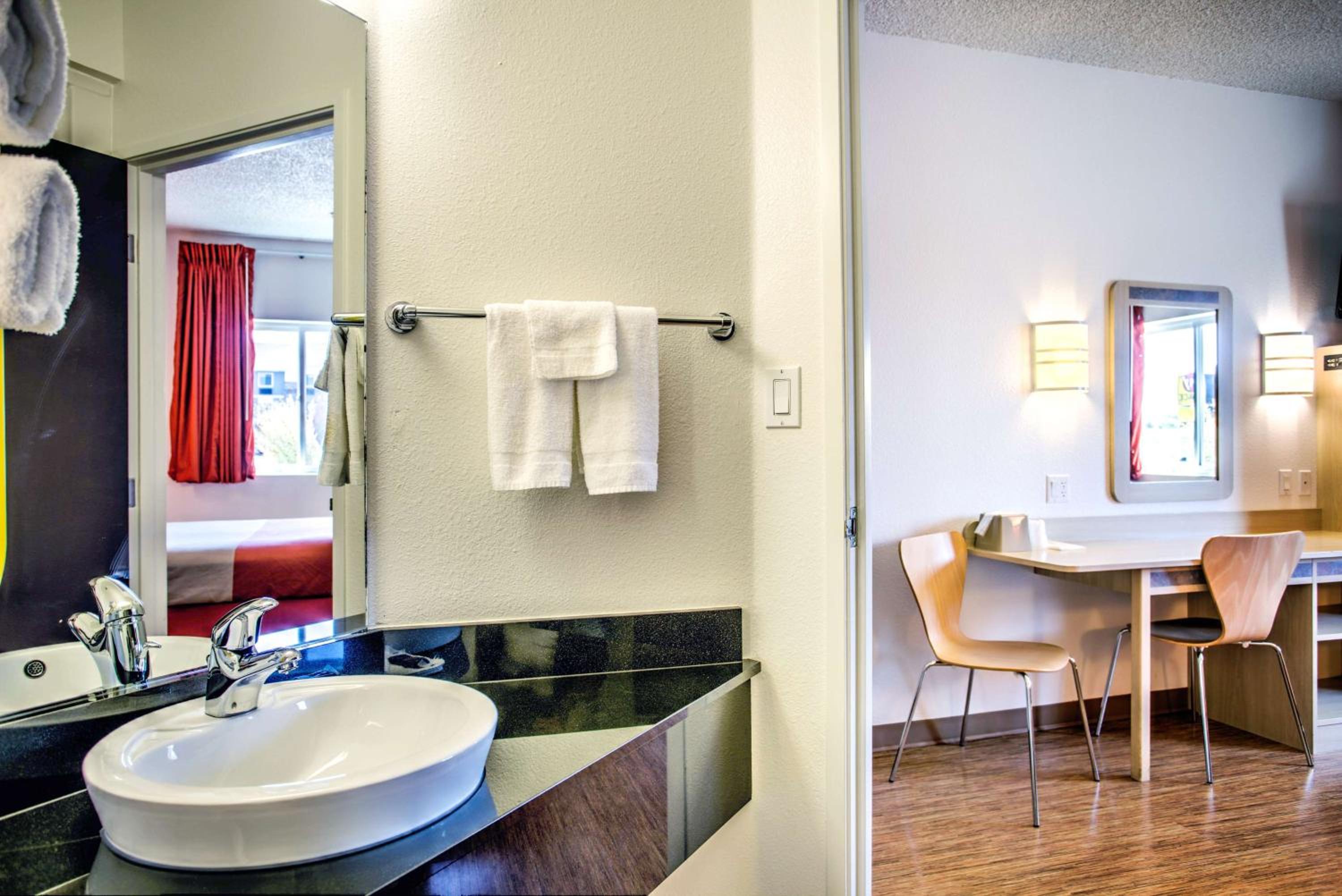 2 Queen Beds | Non-Smoking, Mini Fridge - Photo 5