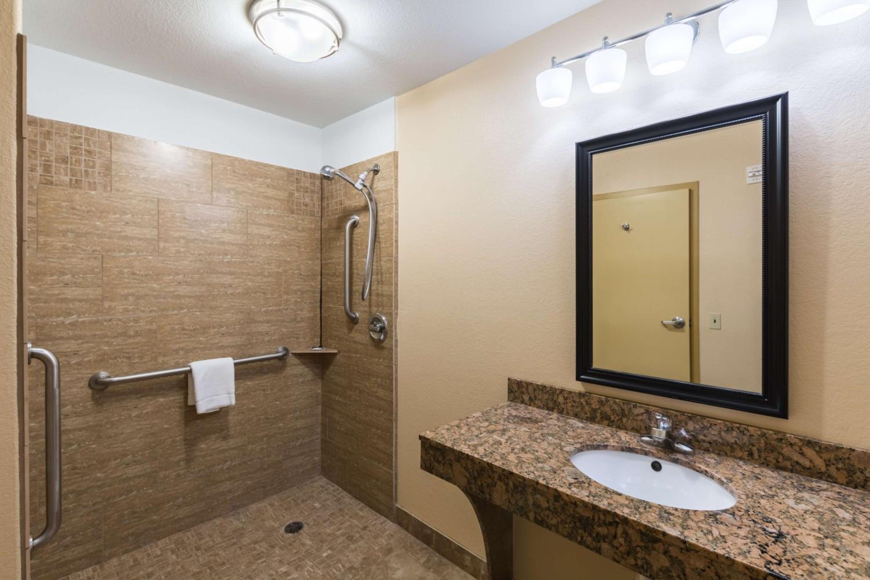 King Room - Disability Access - Photo 3