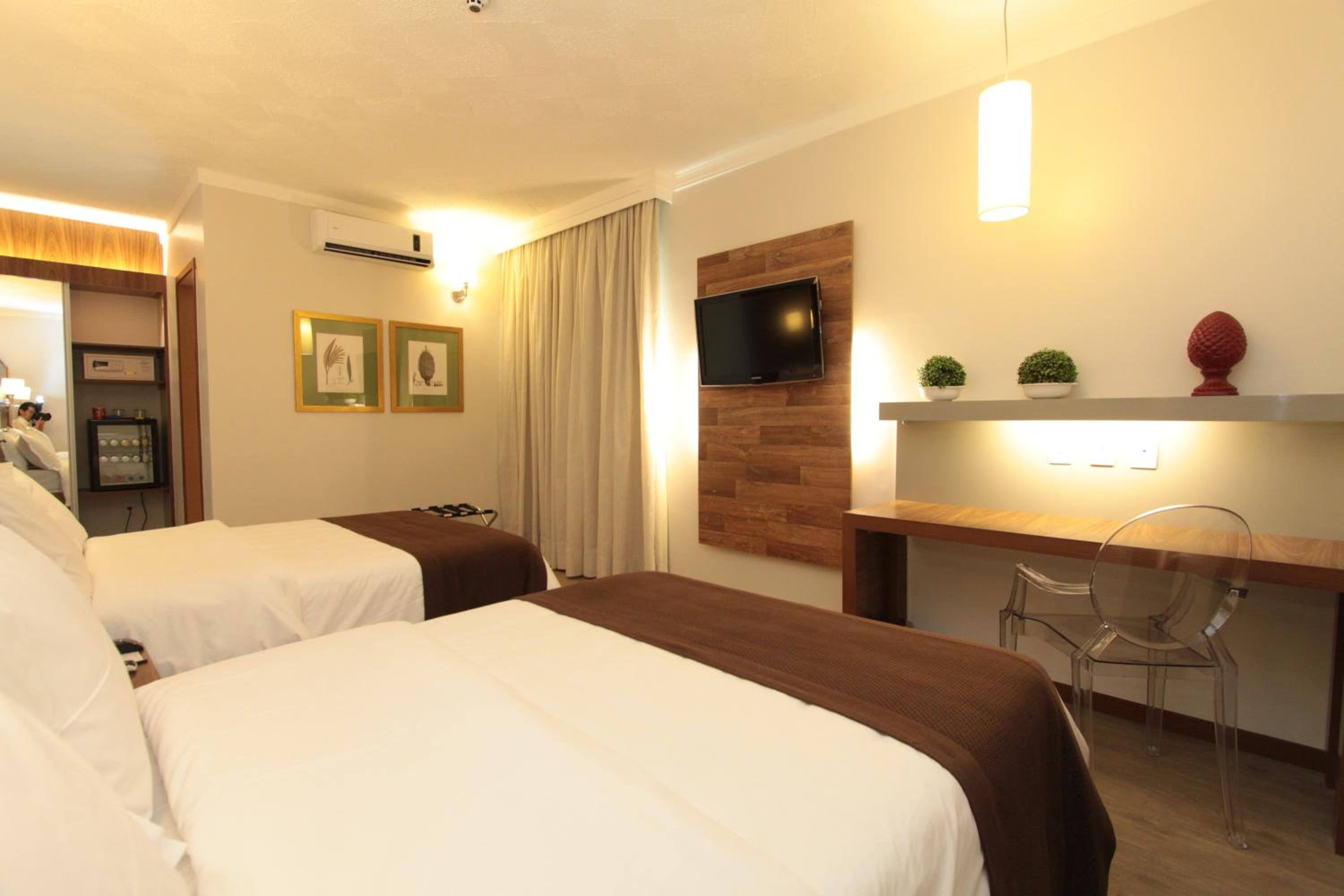 Deluxe Double Room with Two Double Beds photo 2