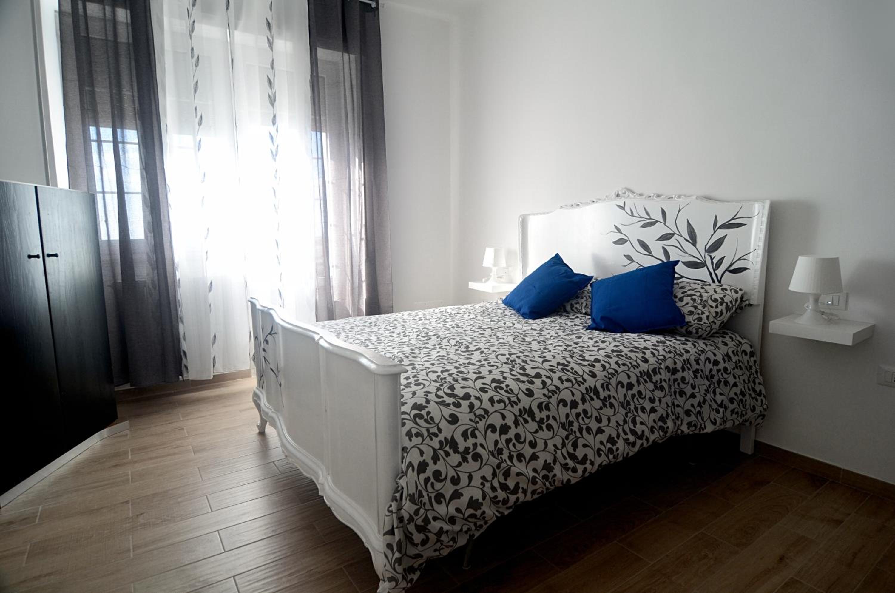 Two-Bedroom Apartment - Photo 7
