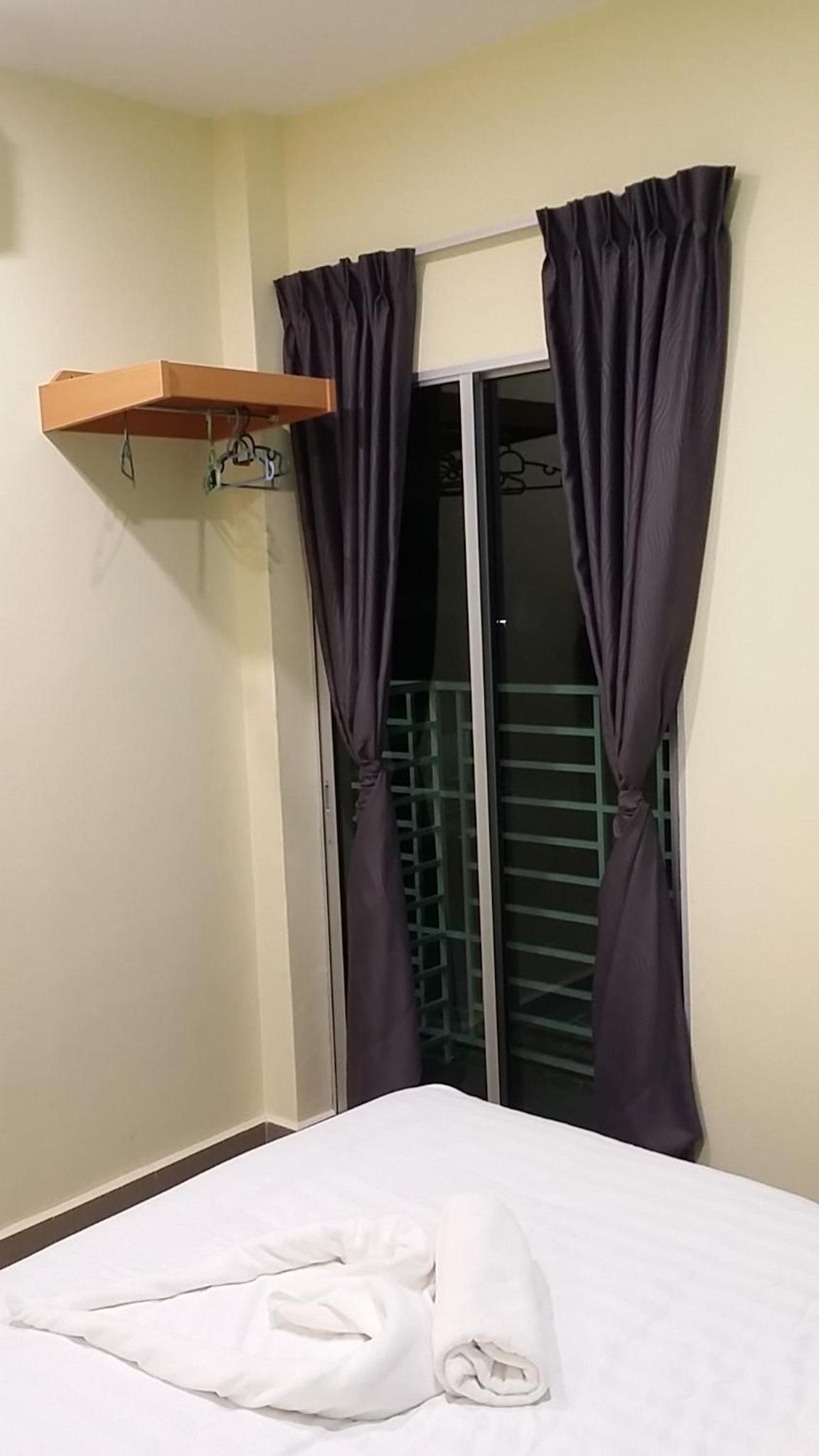 Deluxe Double Room with Balcony - Photo 4
