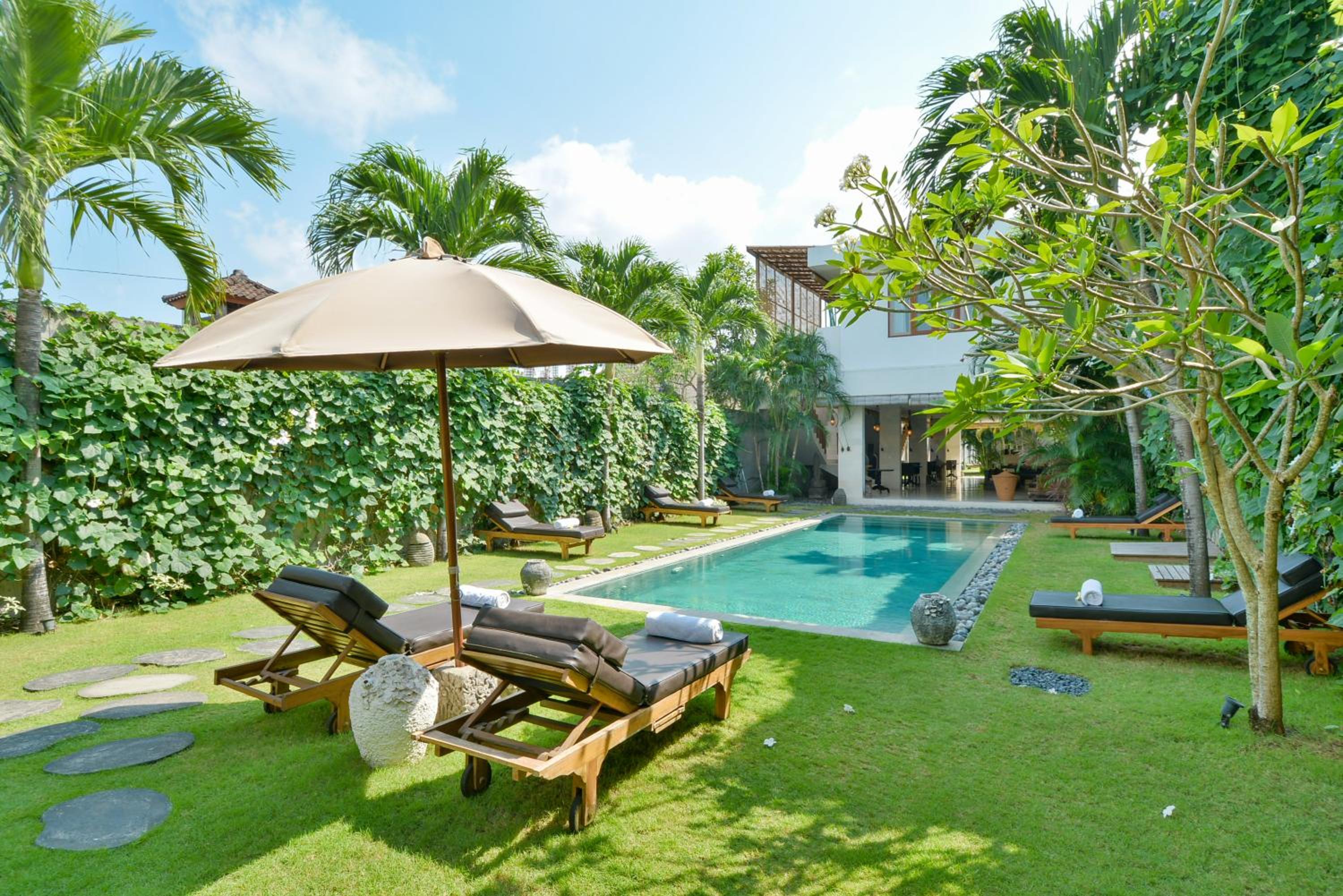 Five-Bedroom Villa with Private Pool and Fully Equipped Kitchenette - Photo 10