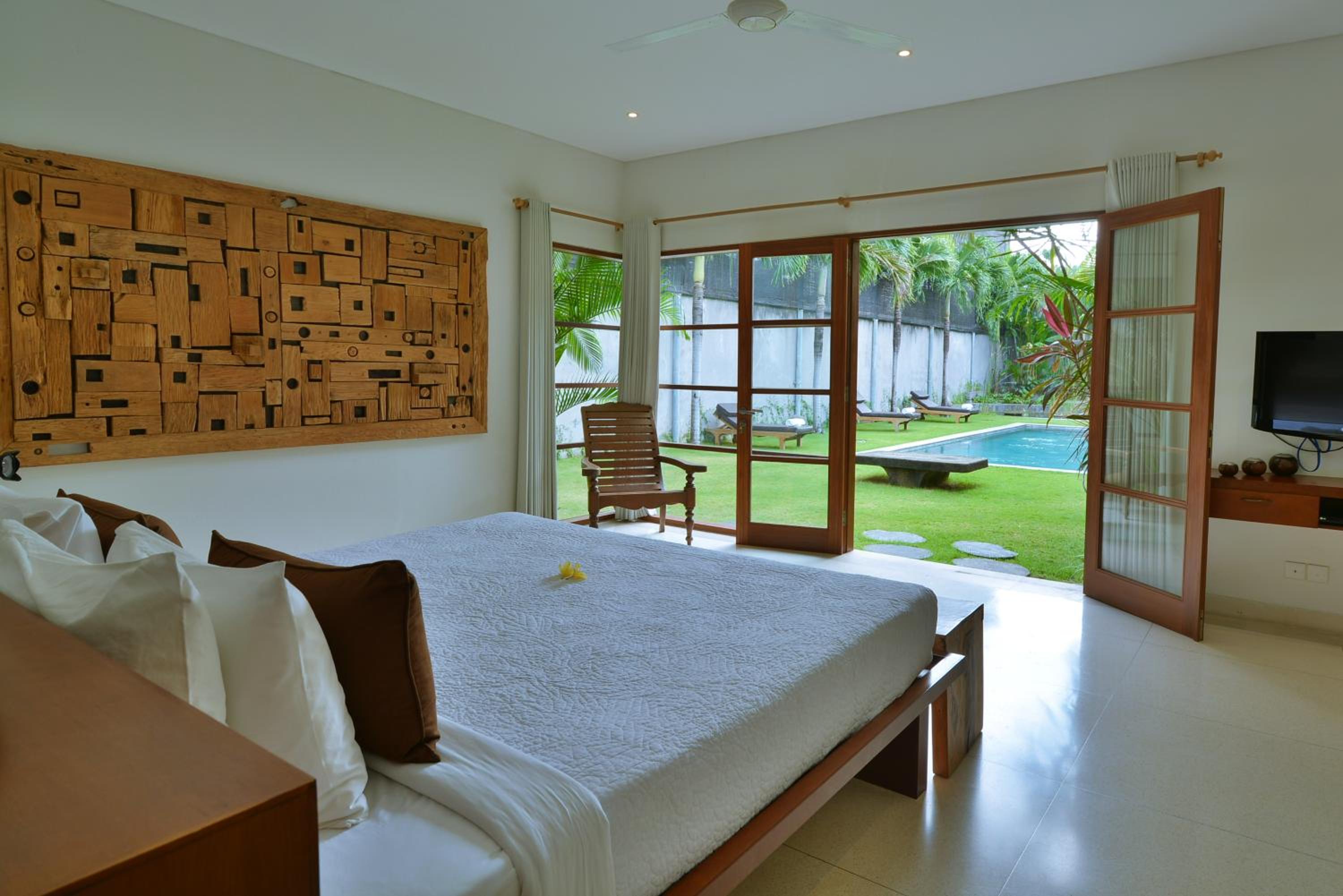 Five-Bedroom Villa with Private Pool and Fully Equipped Kitchenette - Photo 16