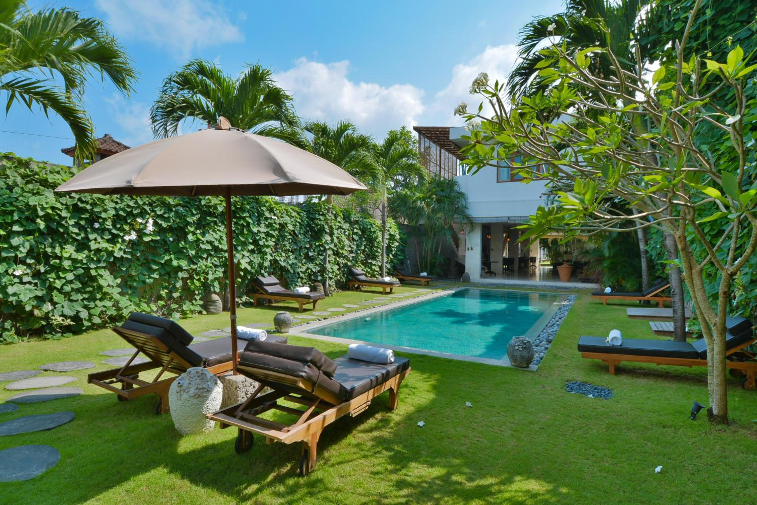 Five-Bedroom Villa with Private Pool and Fully Equipped Kitchenette - Photo 17