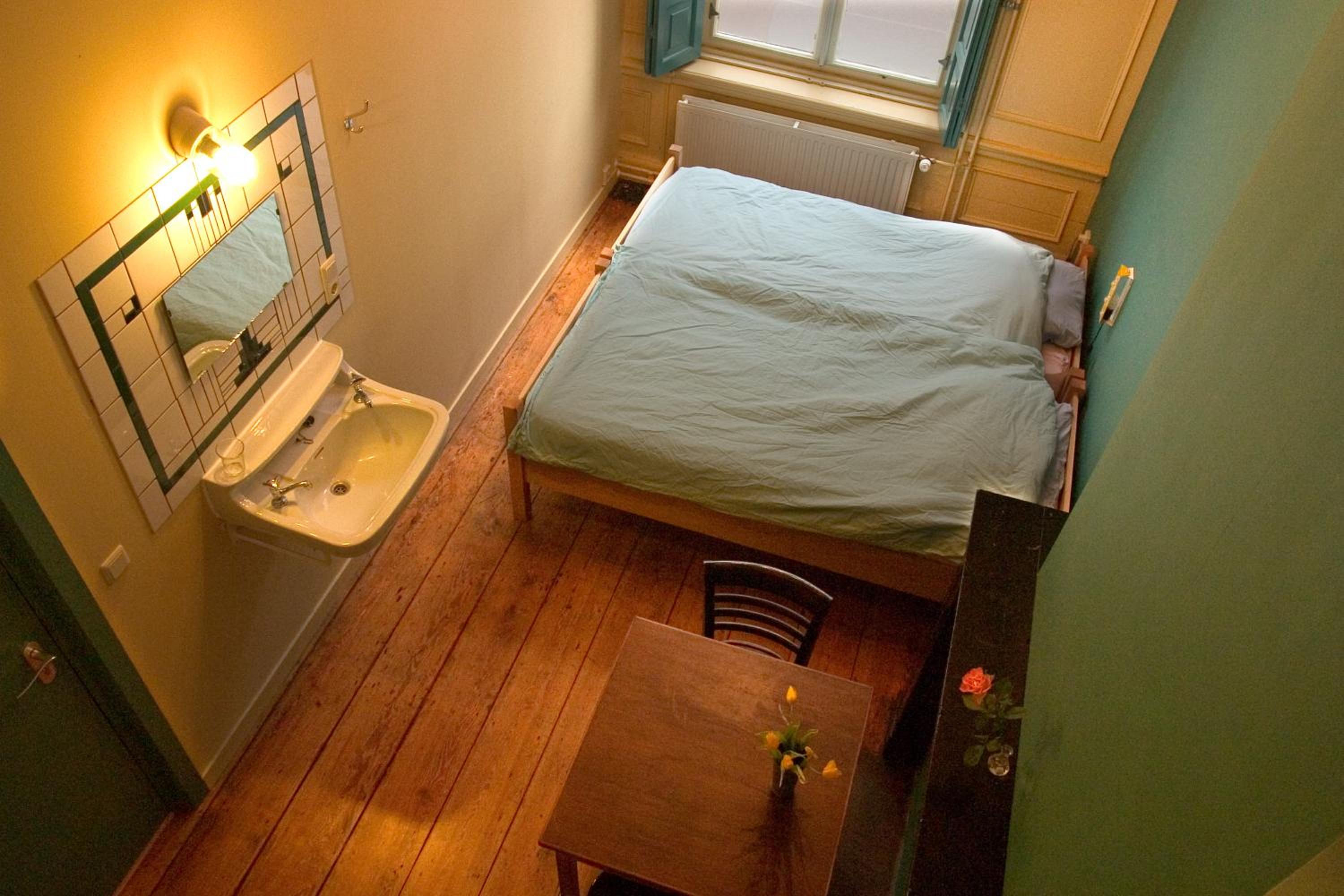 Twin Room with Bathroom - Photo 2