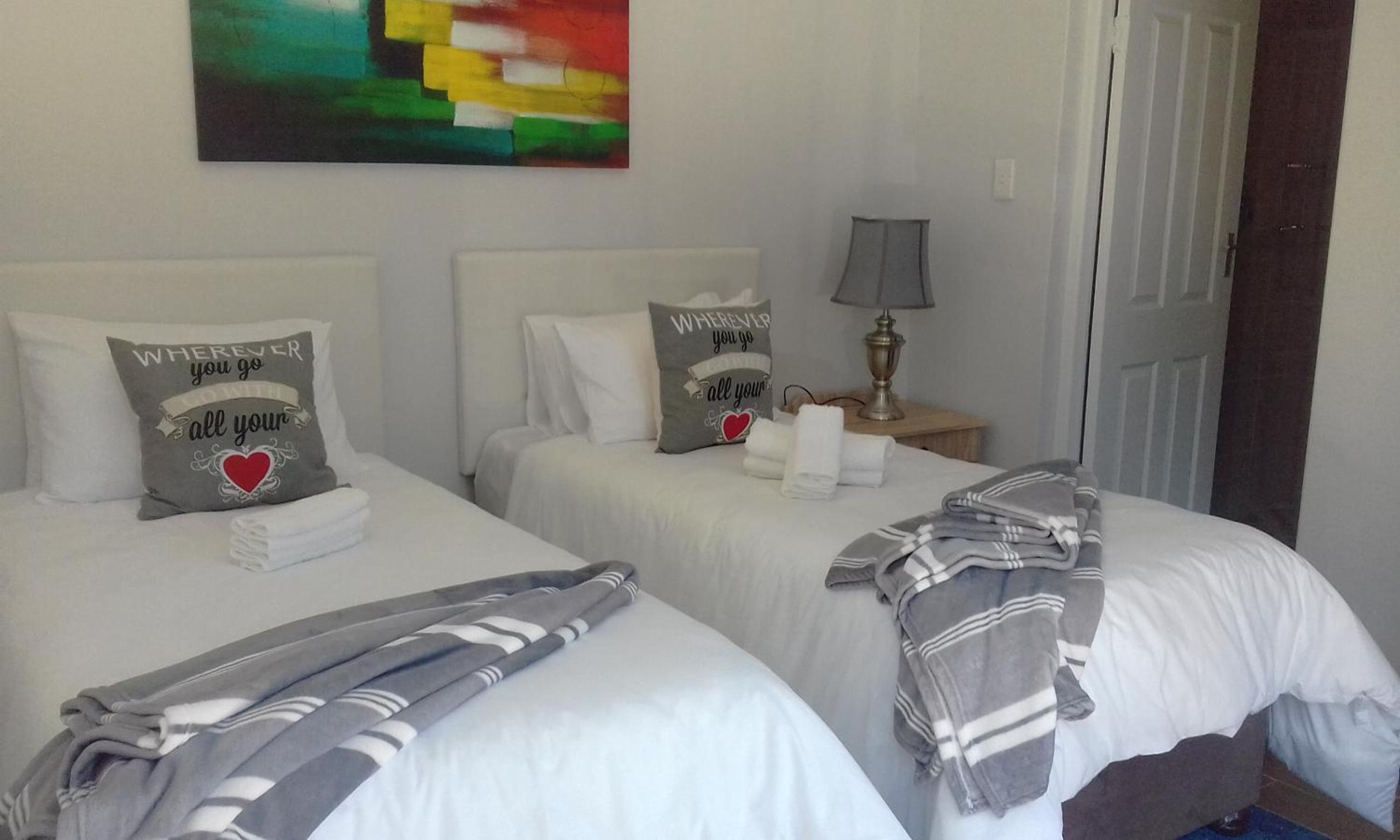 Double or Twin Room with Bathroom - Photo 4