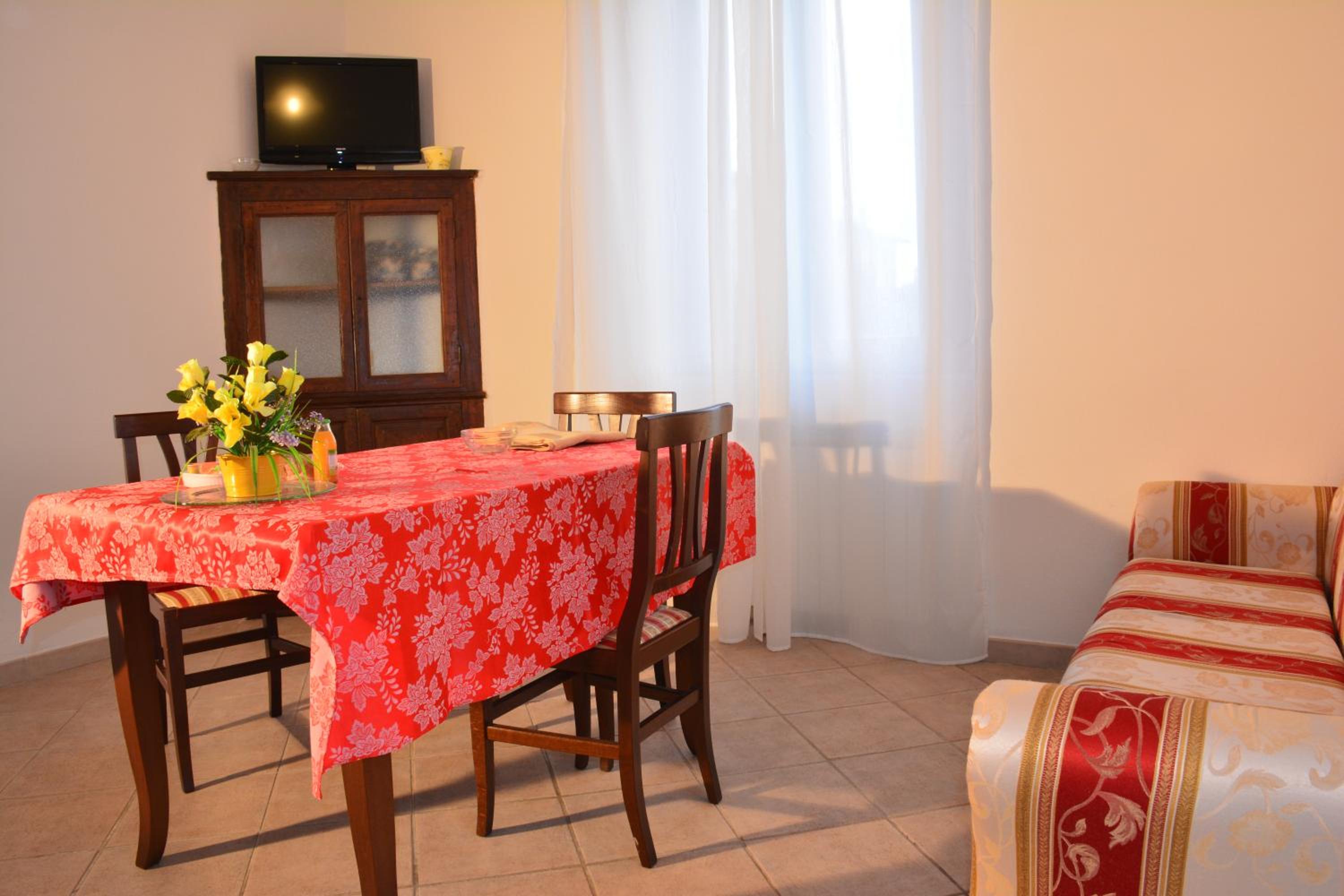 One-Bedroom Apartment with Sofa Bed photo 3
