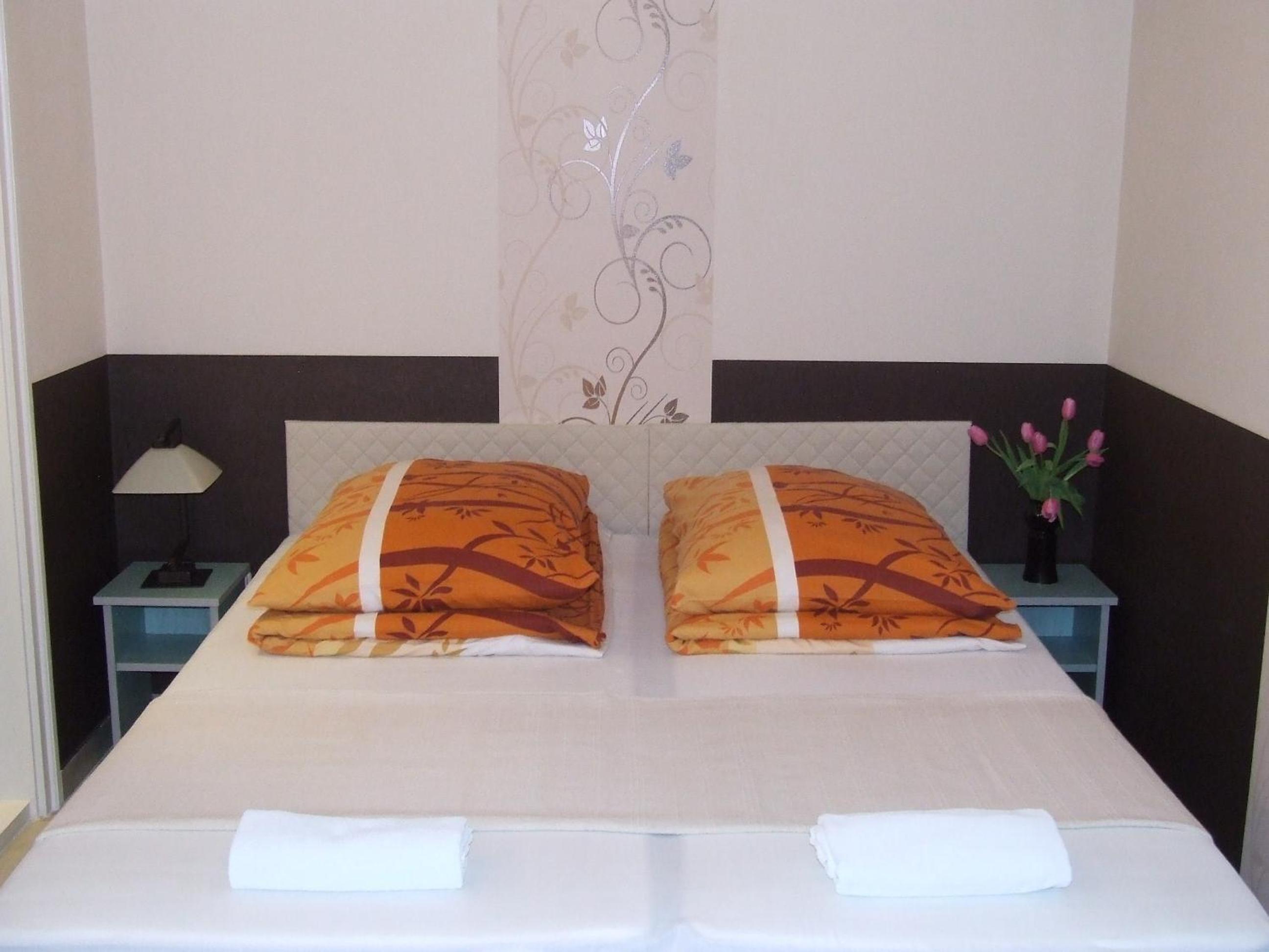Double or Twin Room - Photo 8