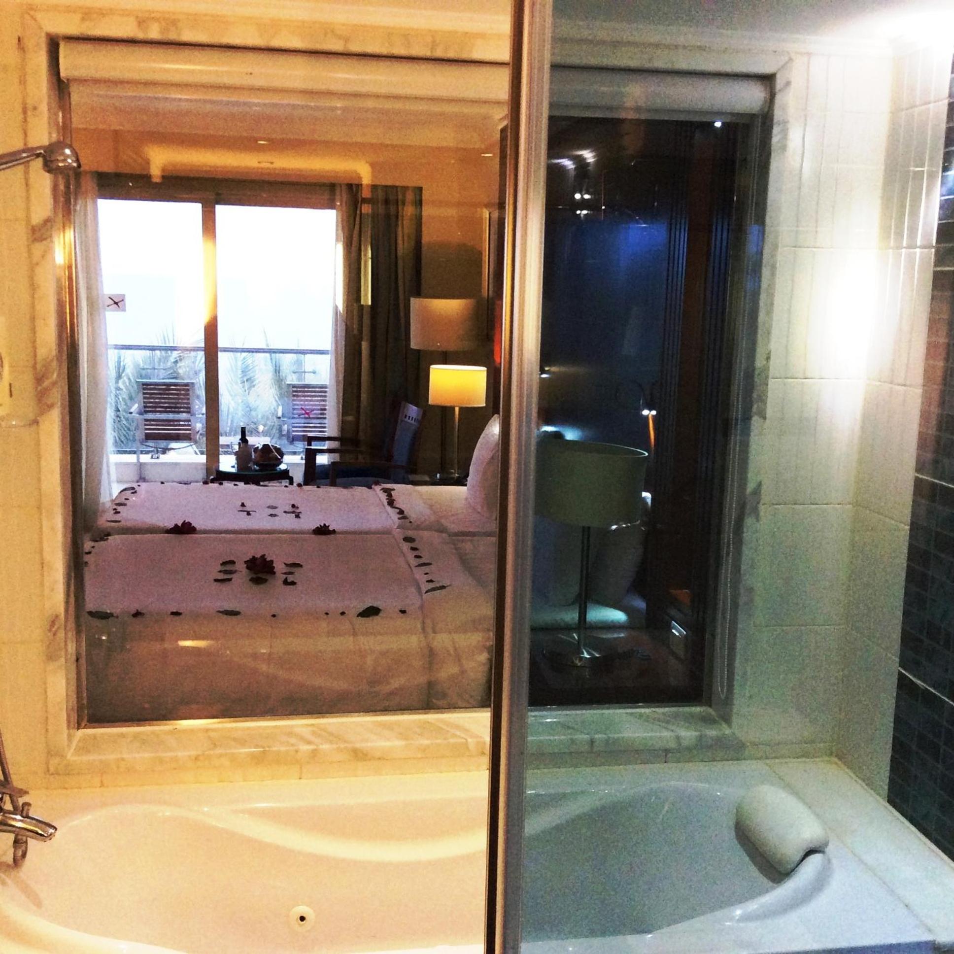 Deluxe Sea View Room - Photo 9
