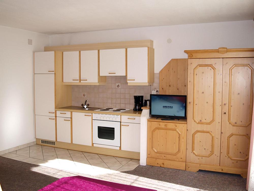 Apartment with Balcony photo 3