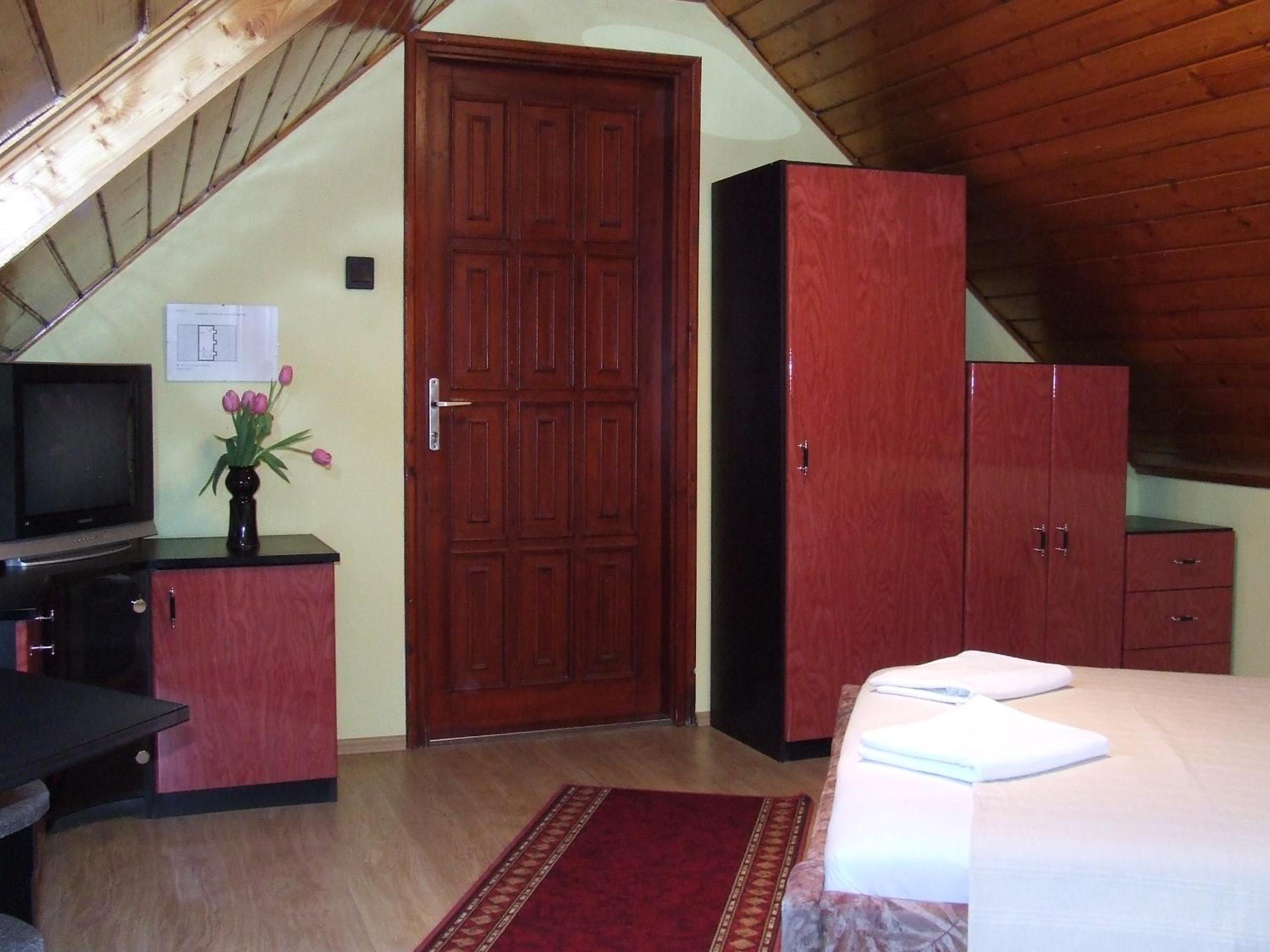 Double or Twin Room - Photo 12