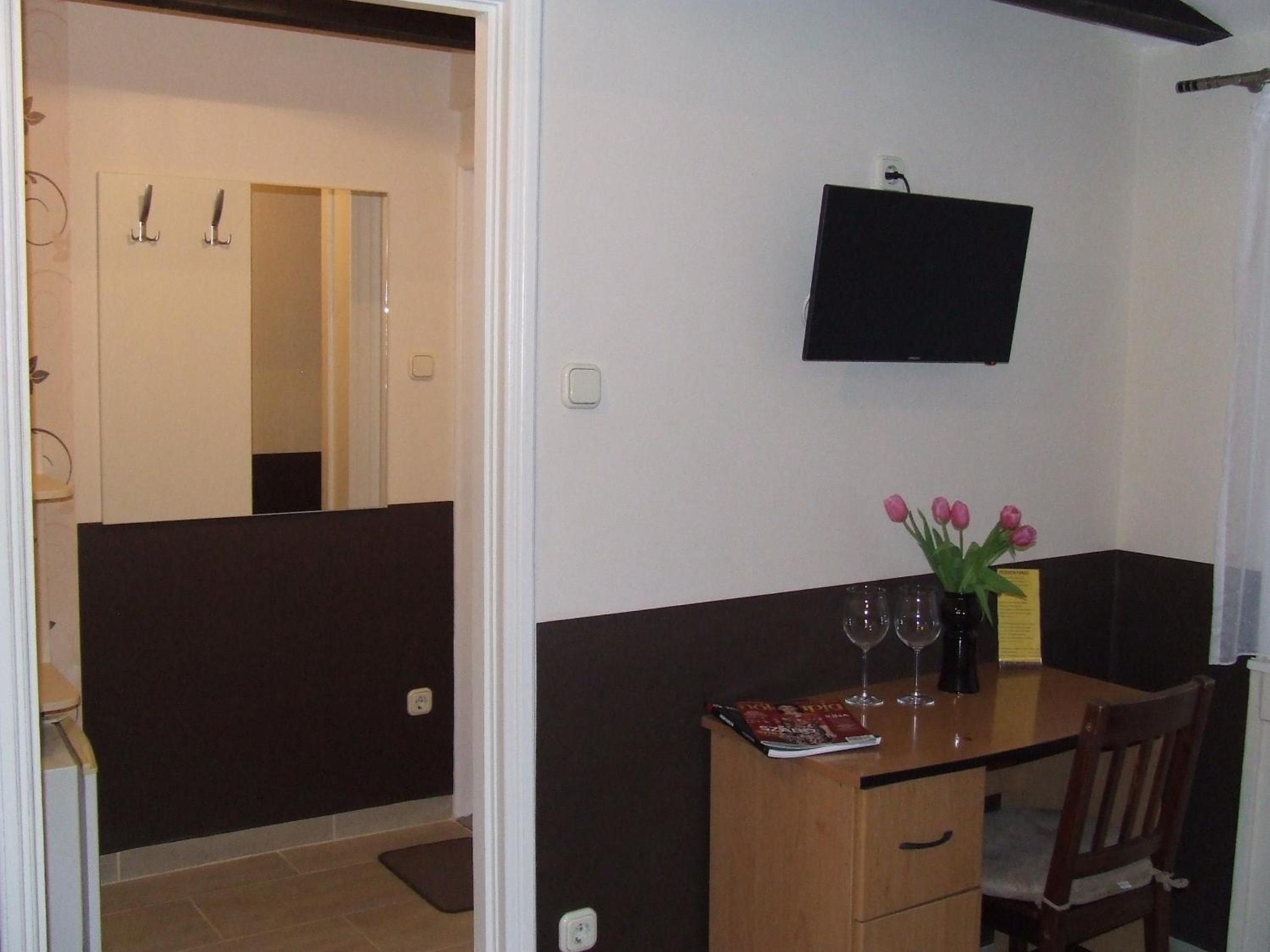 Double or Twin Room - Photo 10