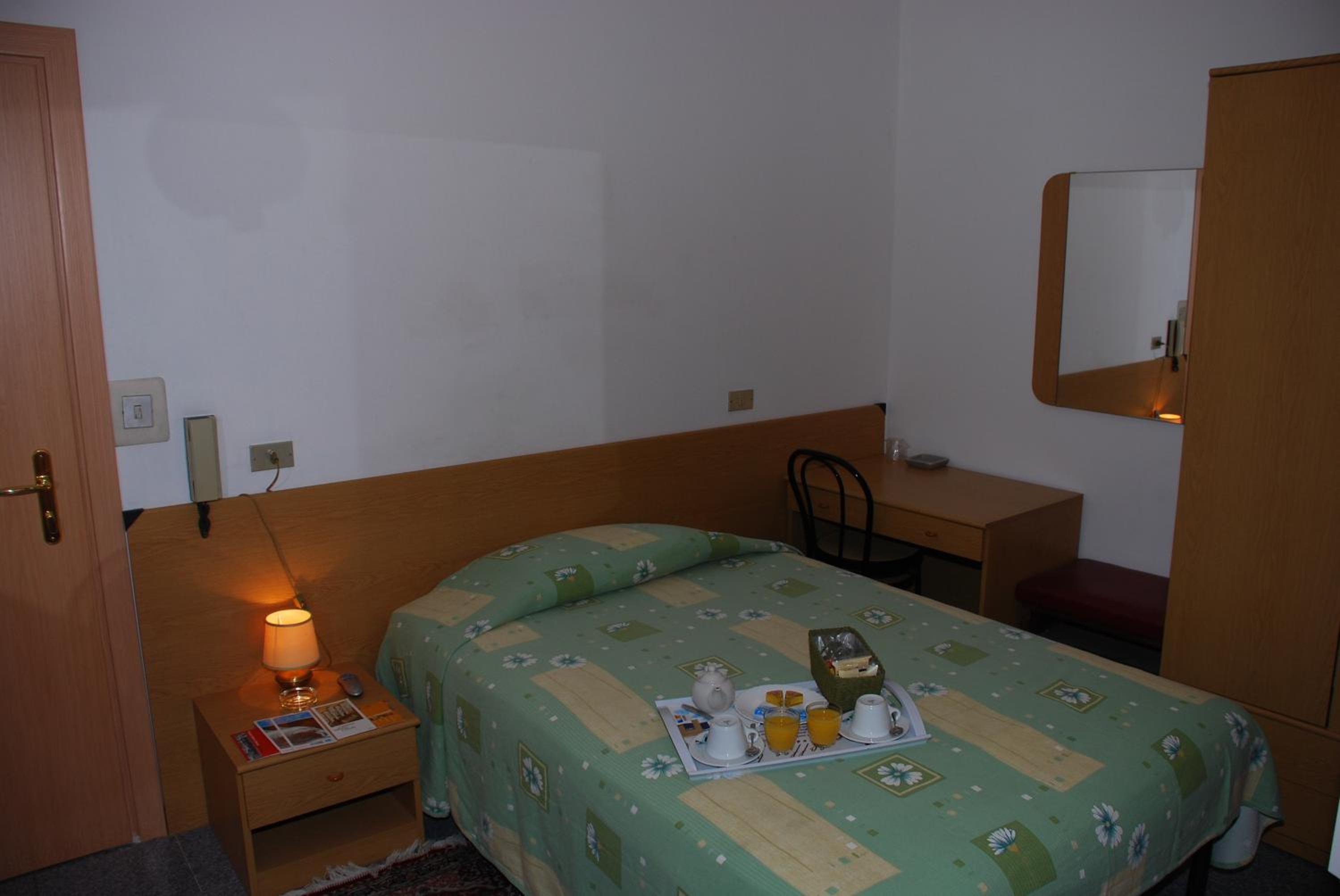 Standard Single Room with Shared Bathroom photo 1