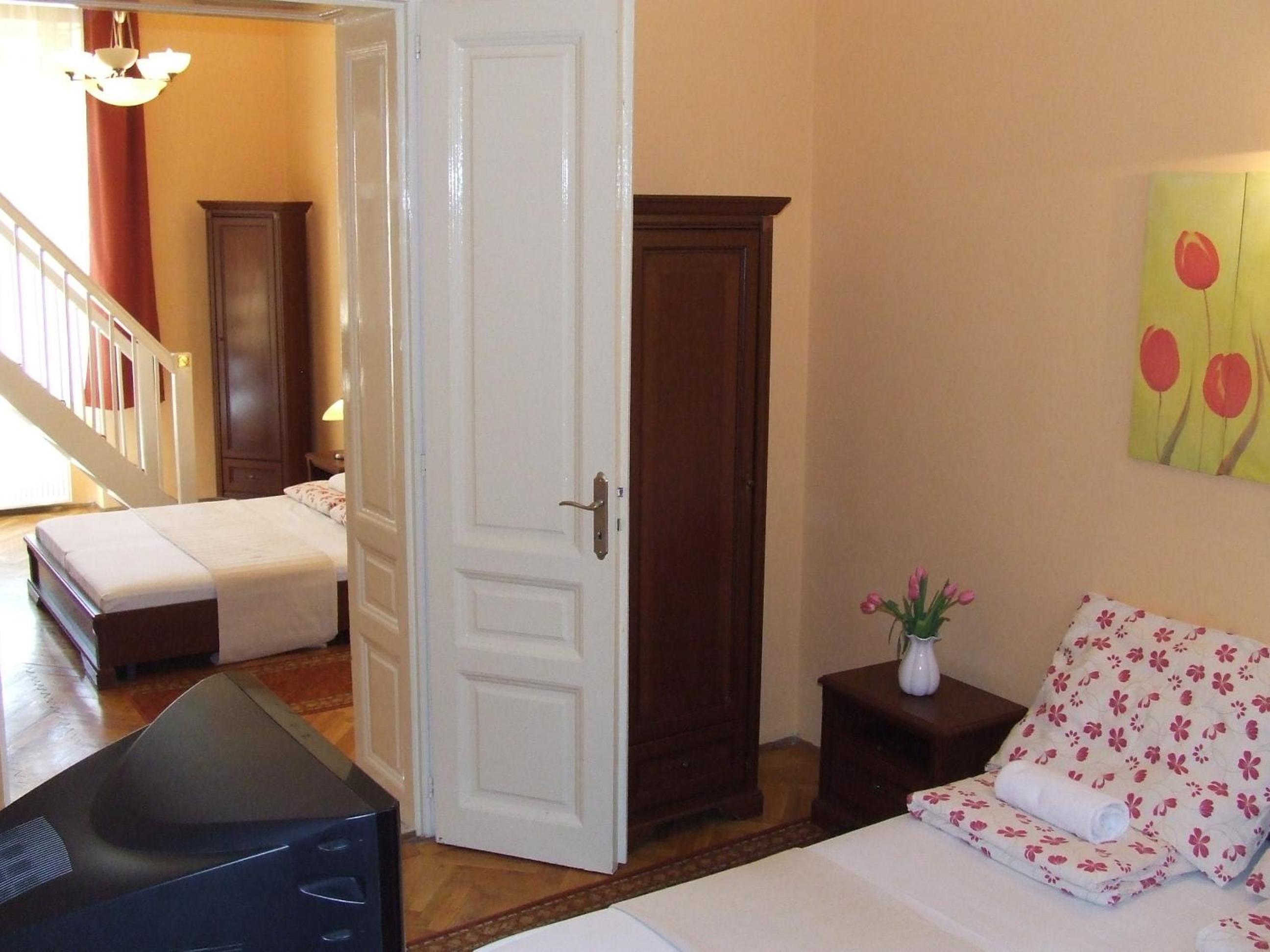 Duplex Quadruple Room - Photo 4
