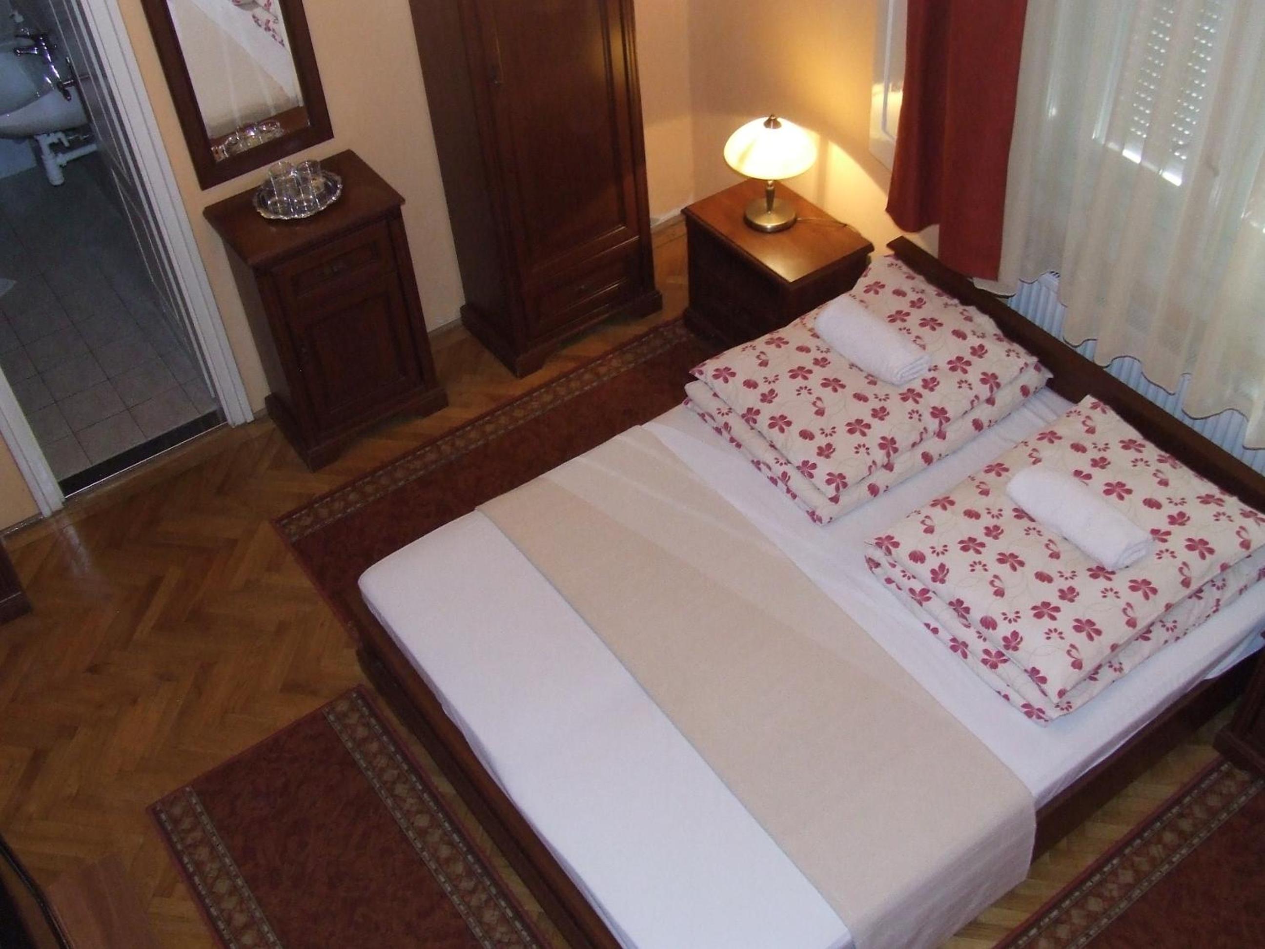 Double or Twin Room - Photo 14