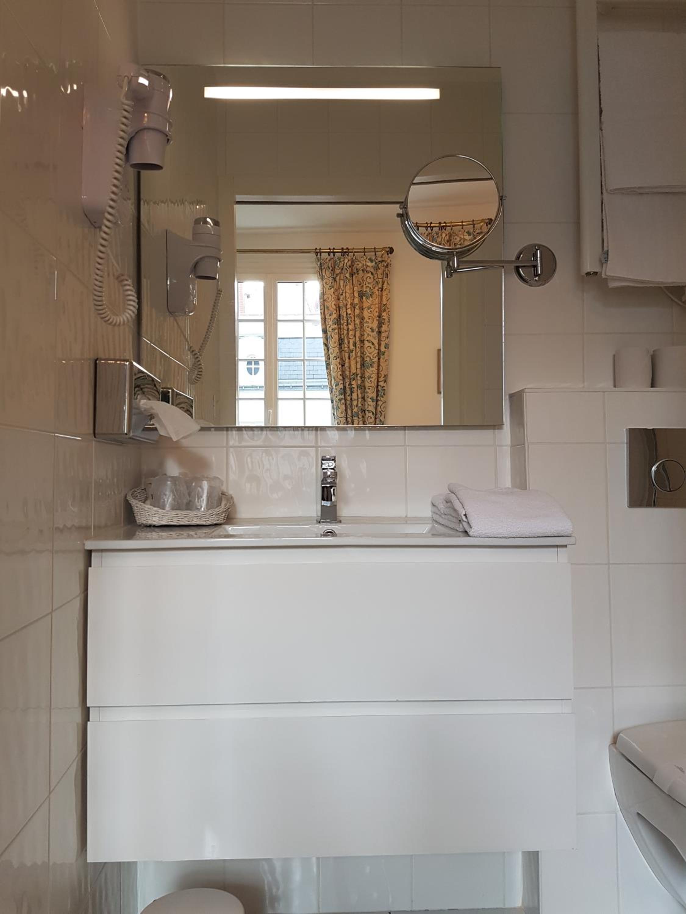Classic Double Room - Photo 19