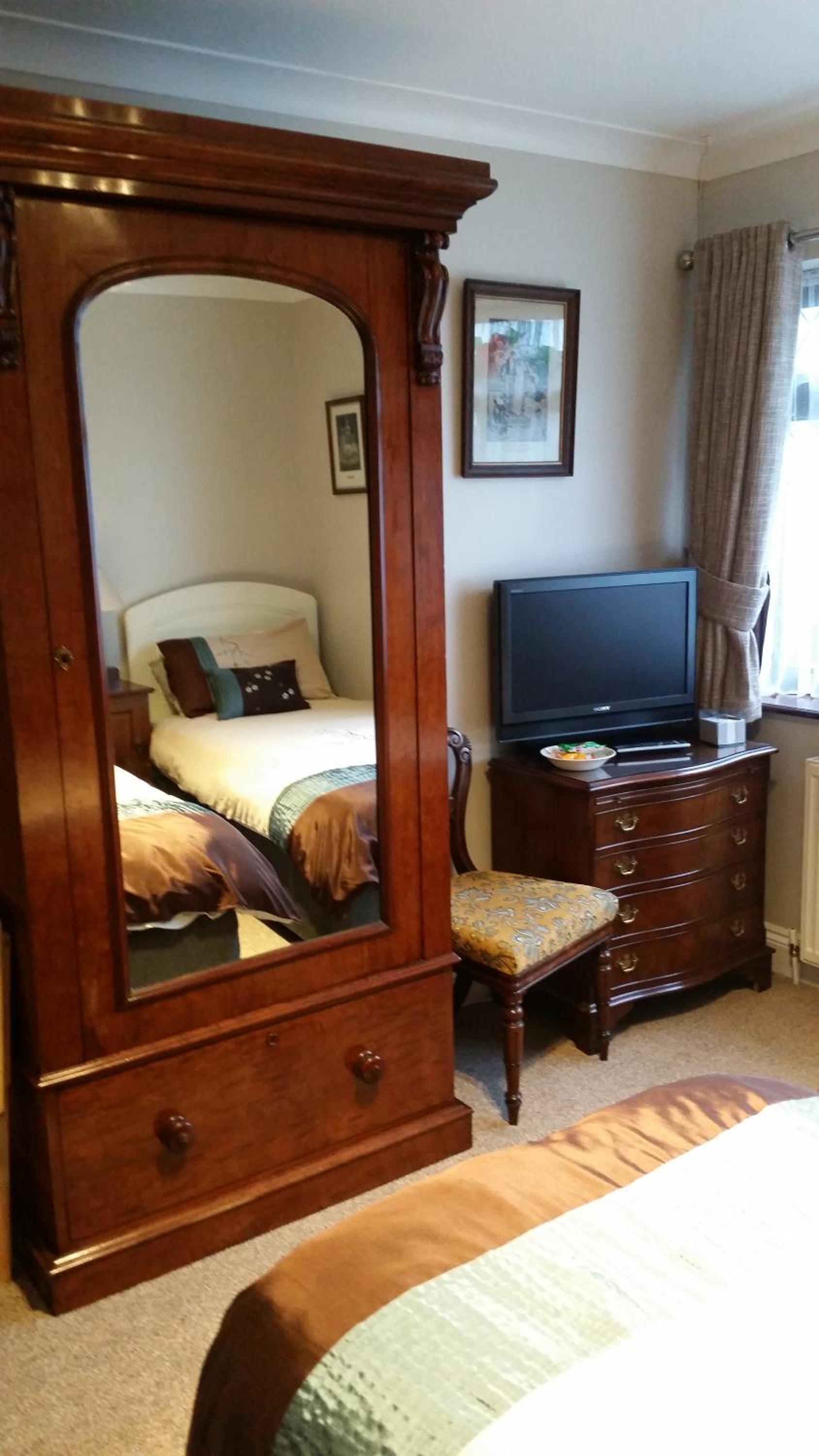 Twin Room with Shared Bathroom photo 2