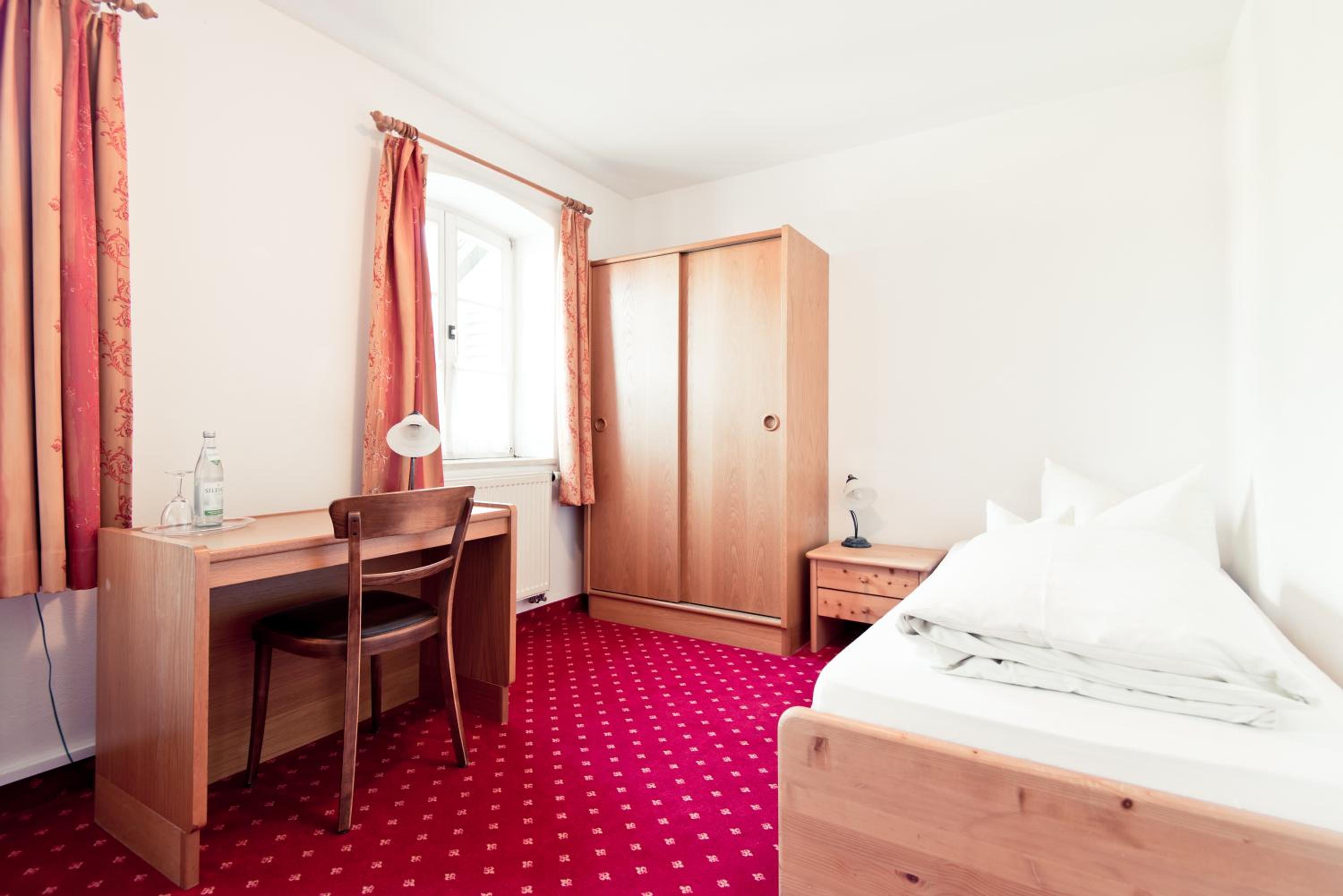 Single Room photo 2