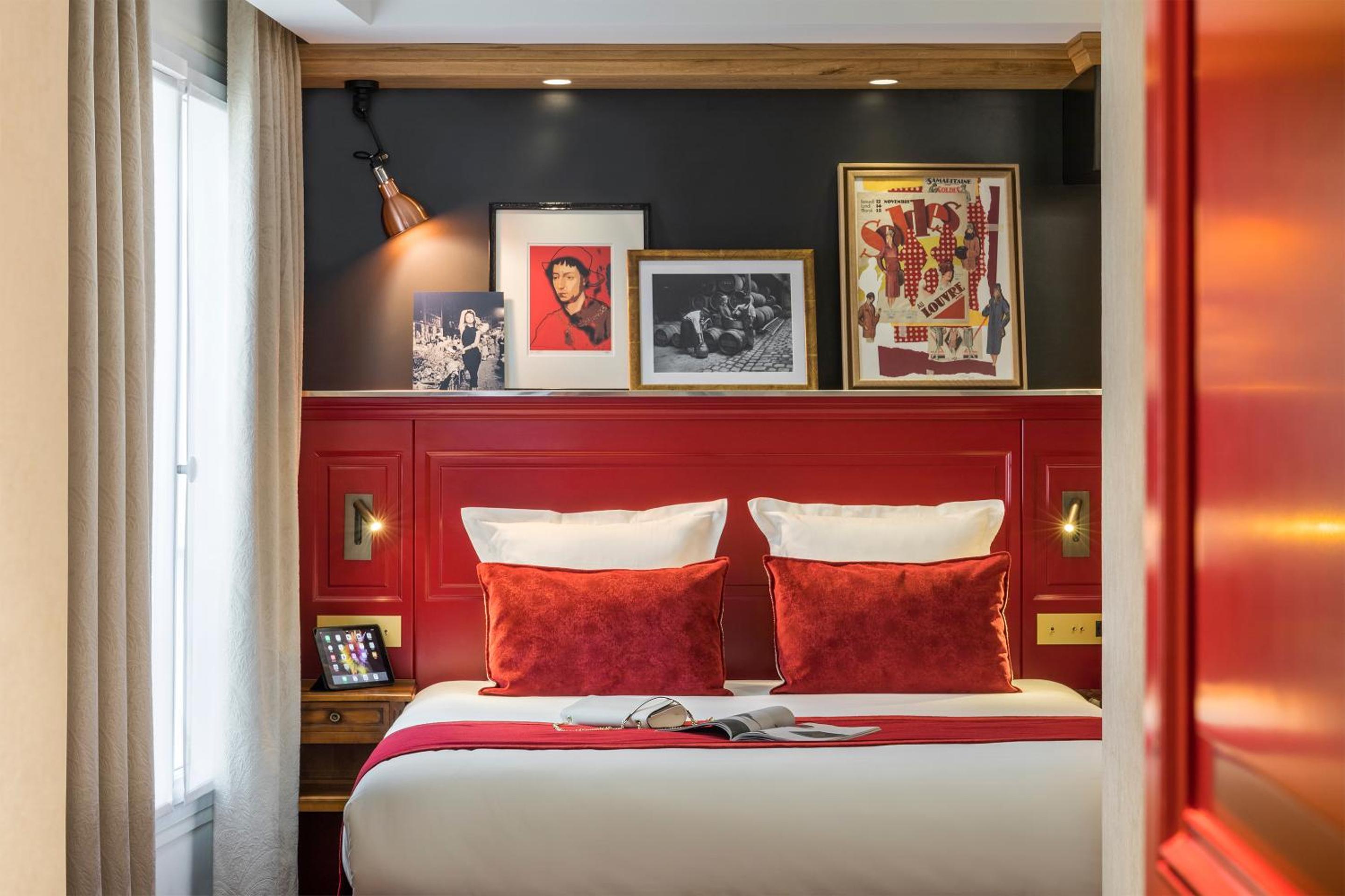 Hotel Ducs de Bourgogne bedroom photo