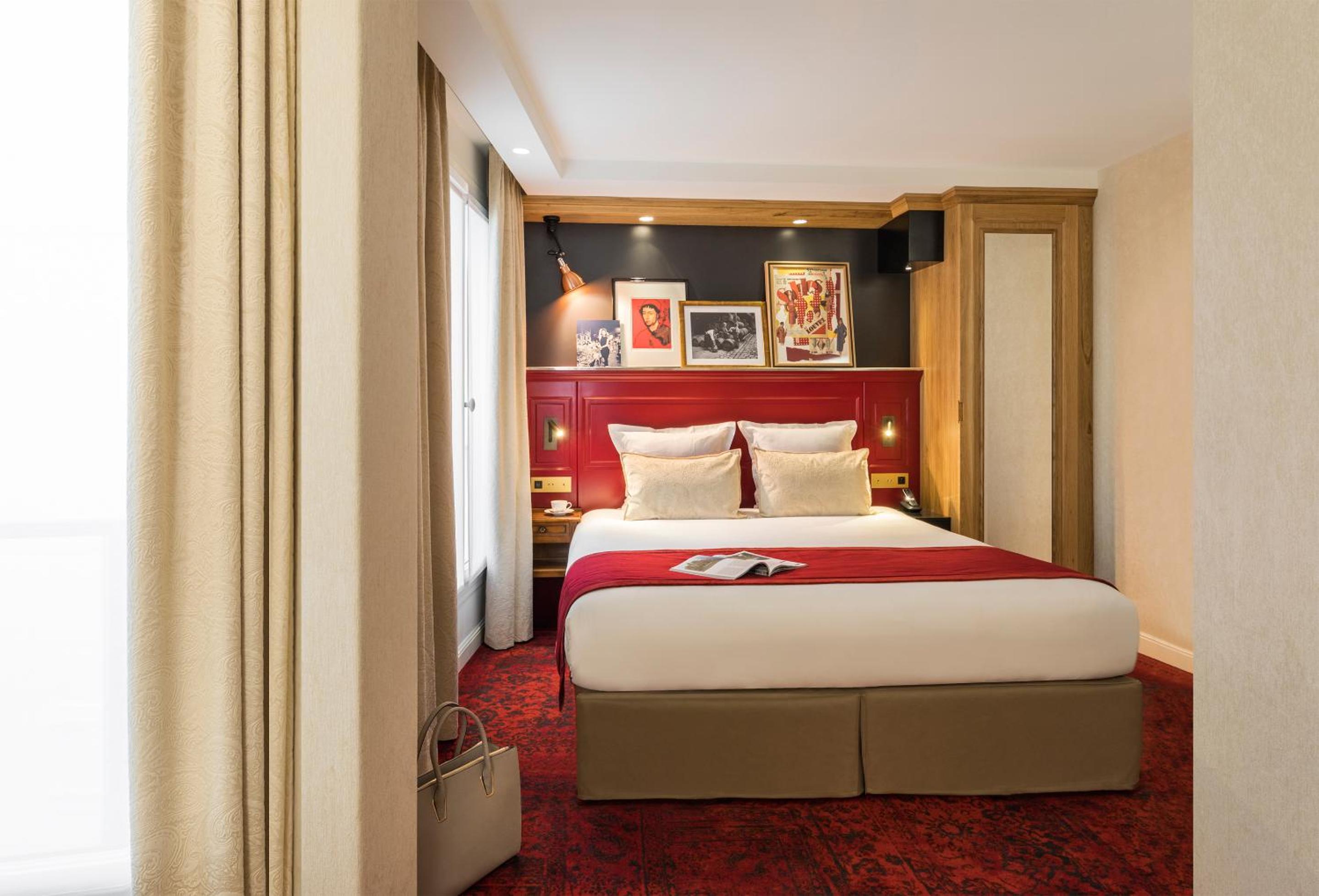 Hotel Ducs de Bourgogne bedroom photo