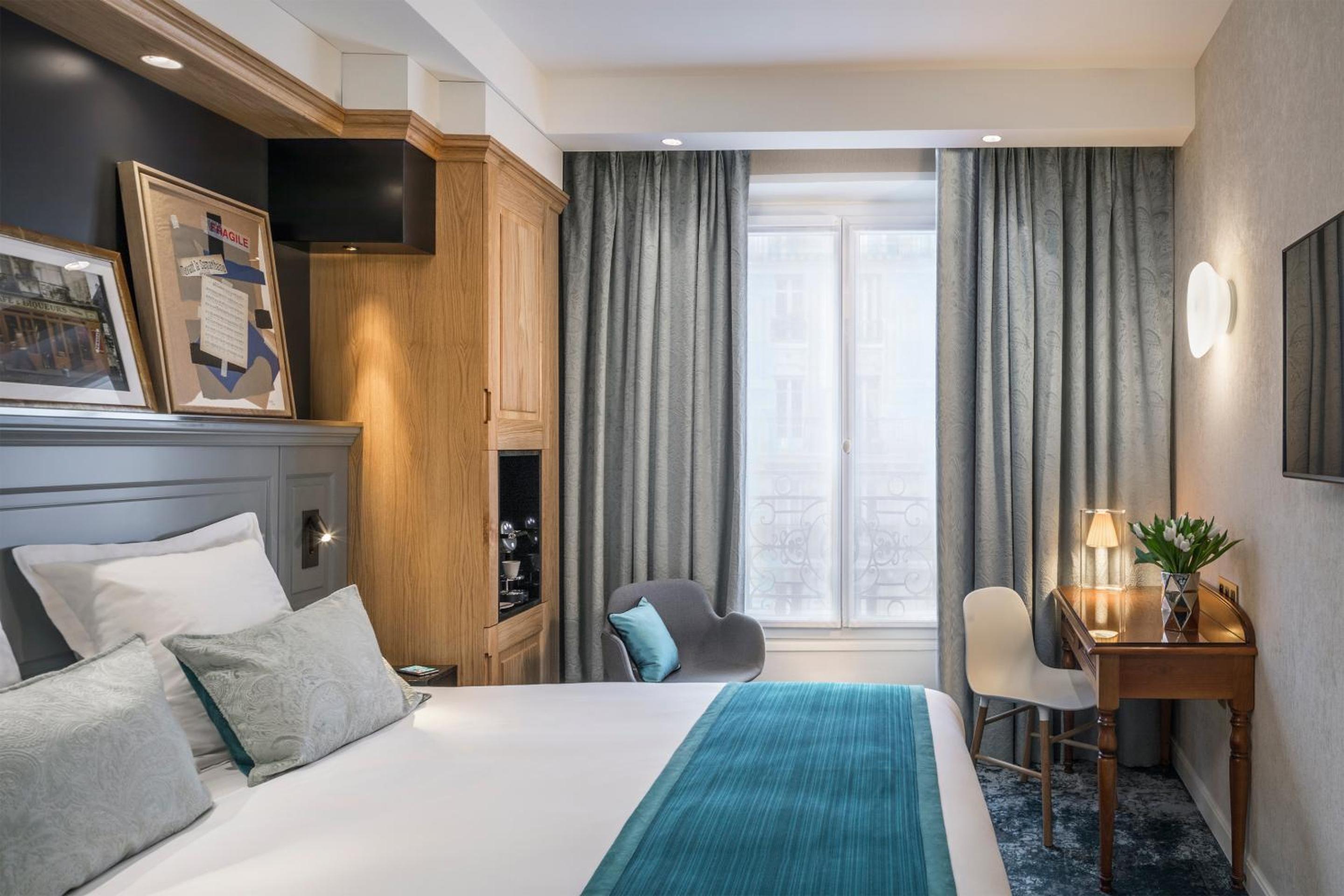 Hotel Ducs de Bourgogne bedroom photo