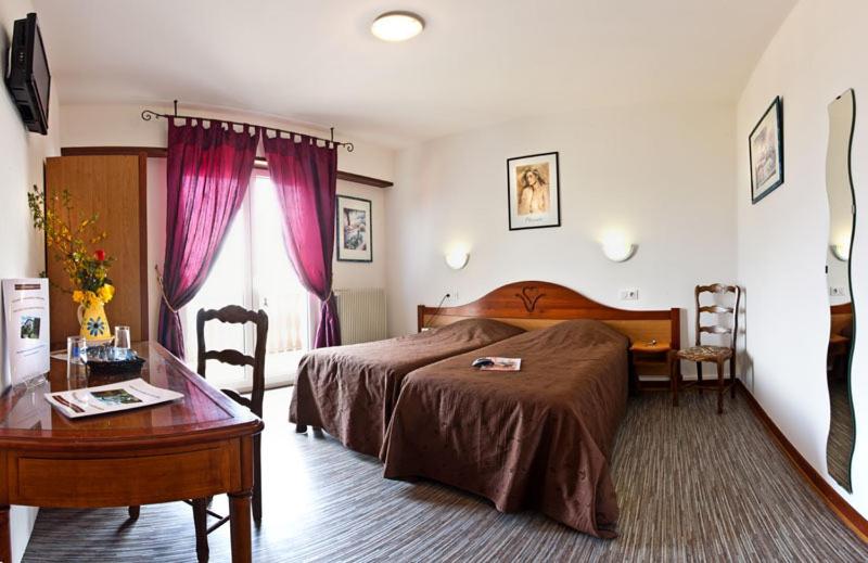 Deluxe Double Room with Balcony photo 2