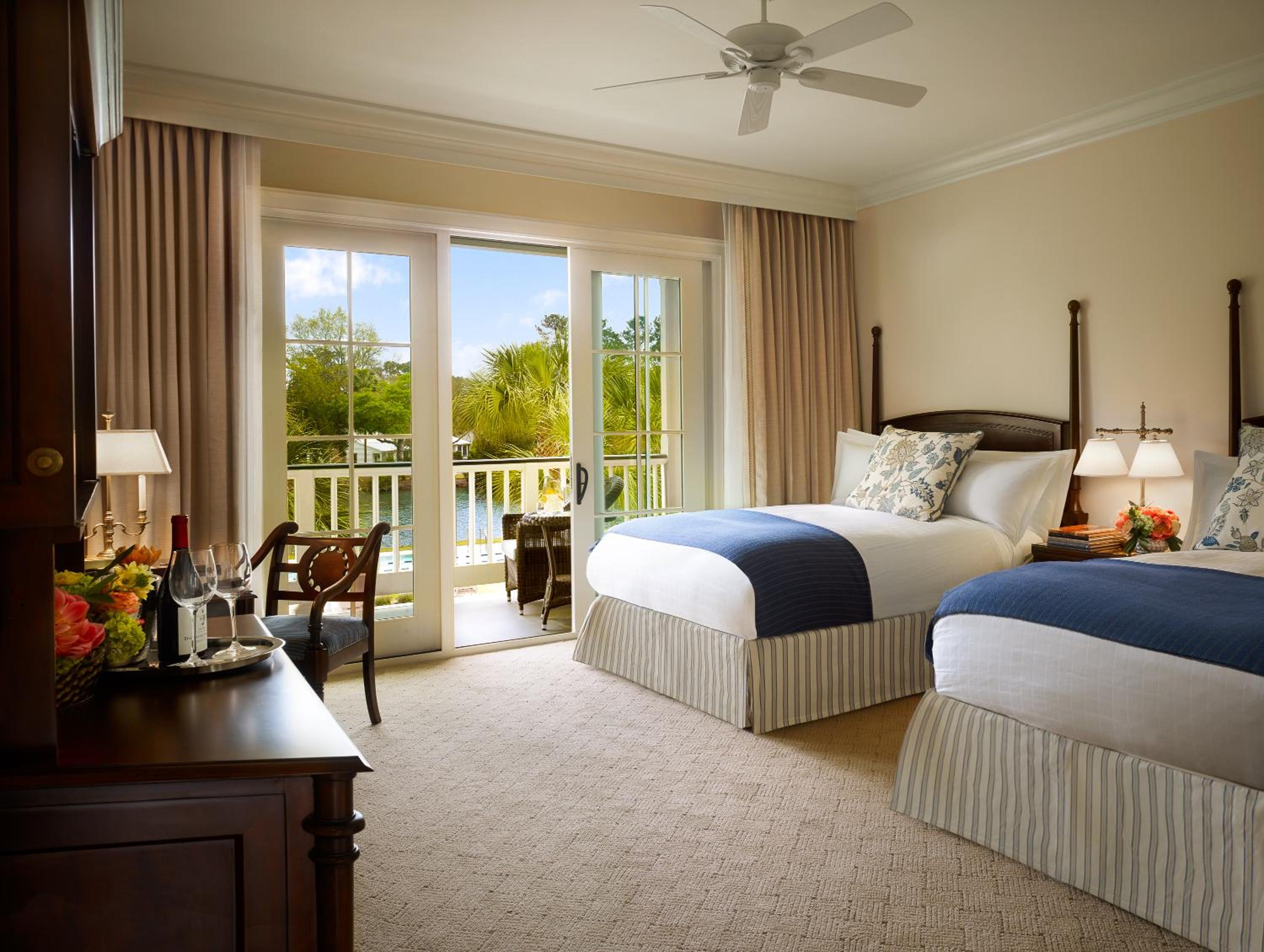 Queen Room with Lagoon View - Guest House